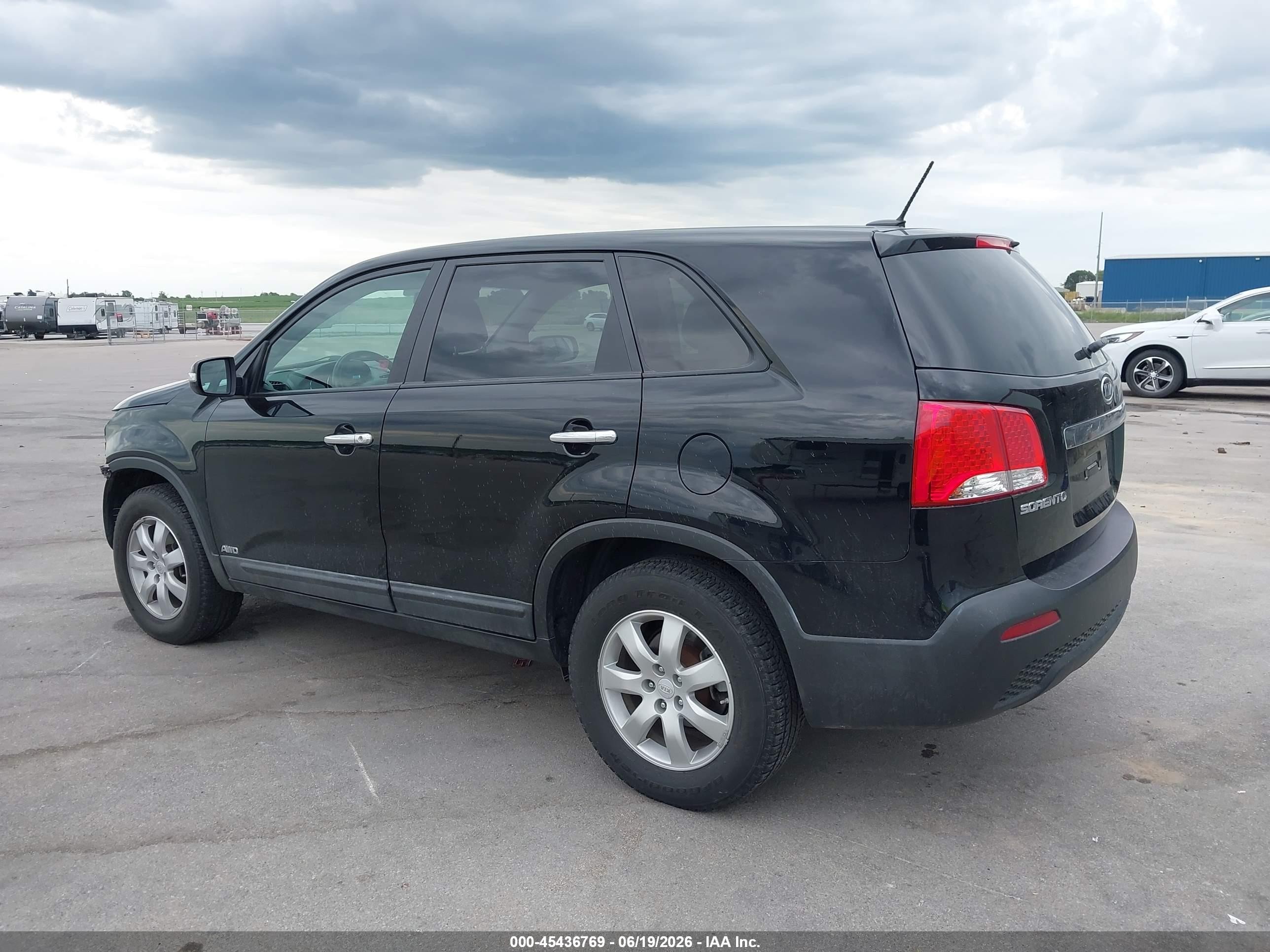 2011 Kia Sorento Lx Black vin: 5XYKTCA10BG015023