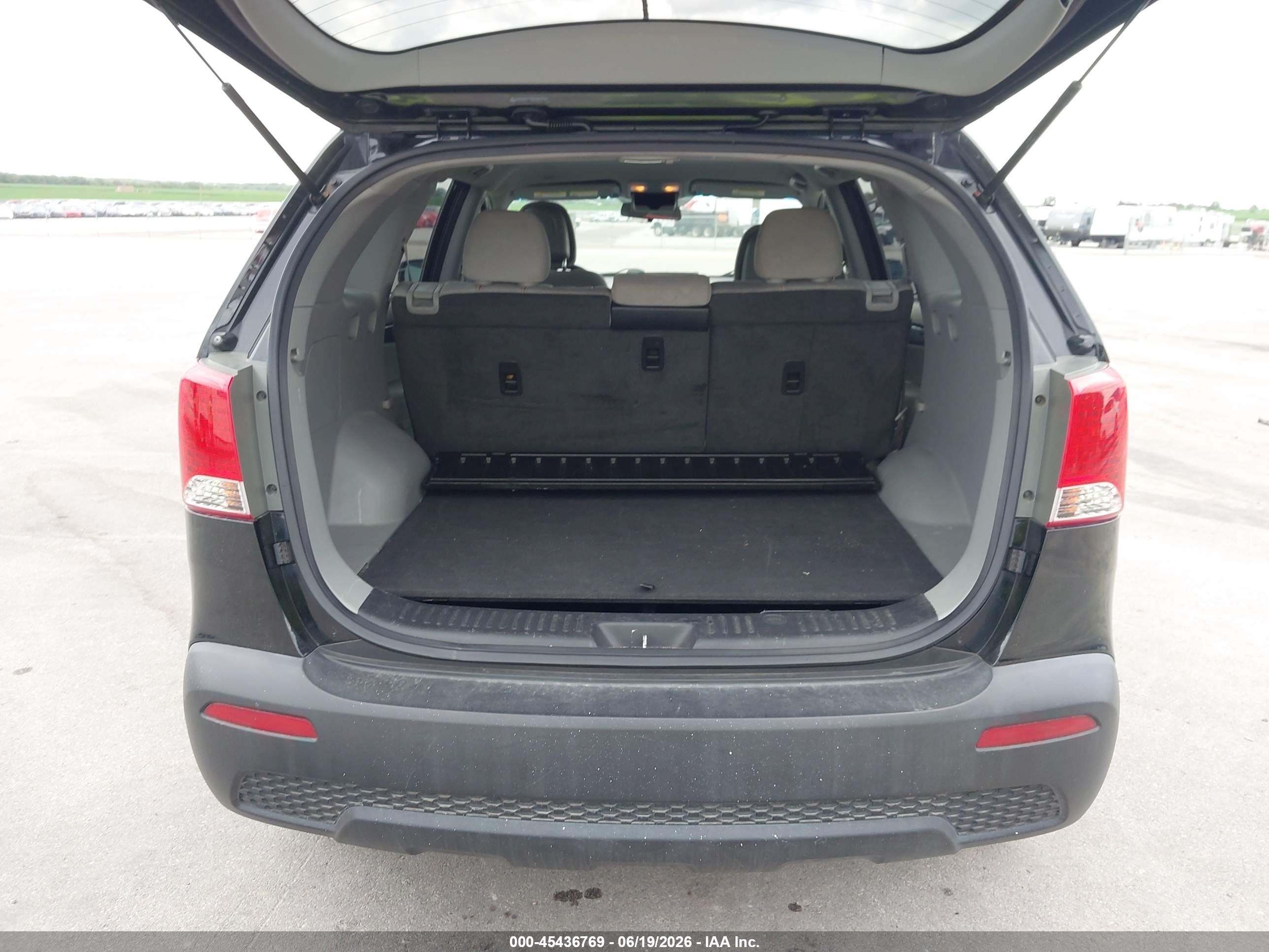 2011 Kia Sorento Lx Black vin: 5XYKTCA10BG015023