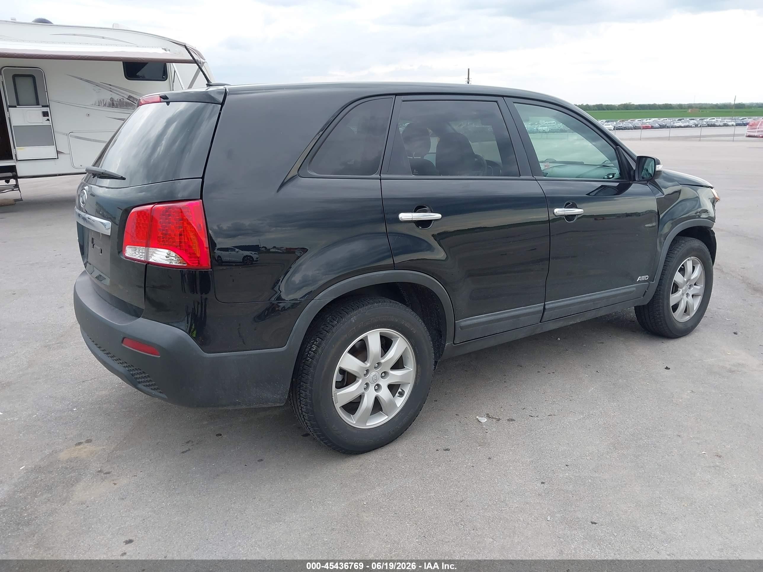 2011 Kia Sorento Lx Black vin: 5XYKTCA10BG015023
