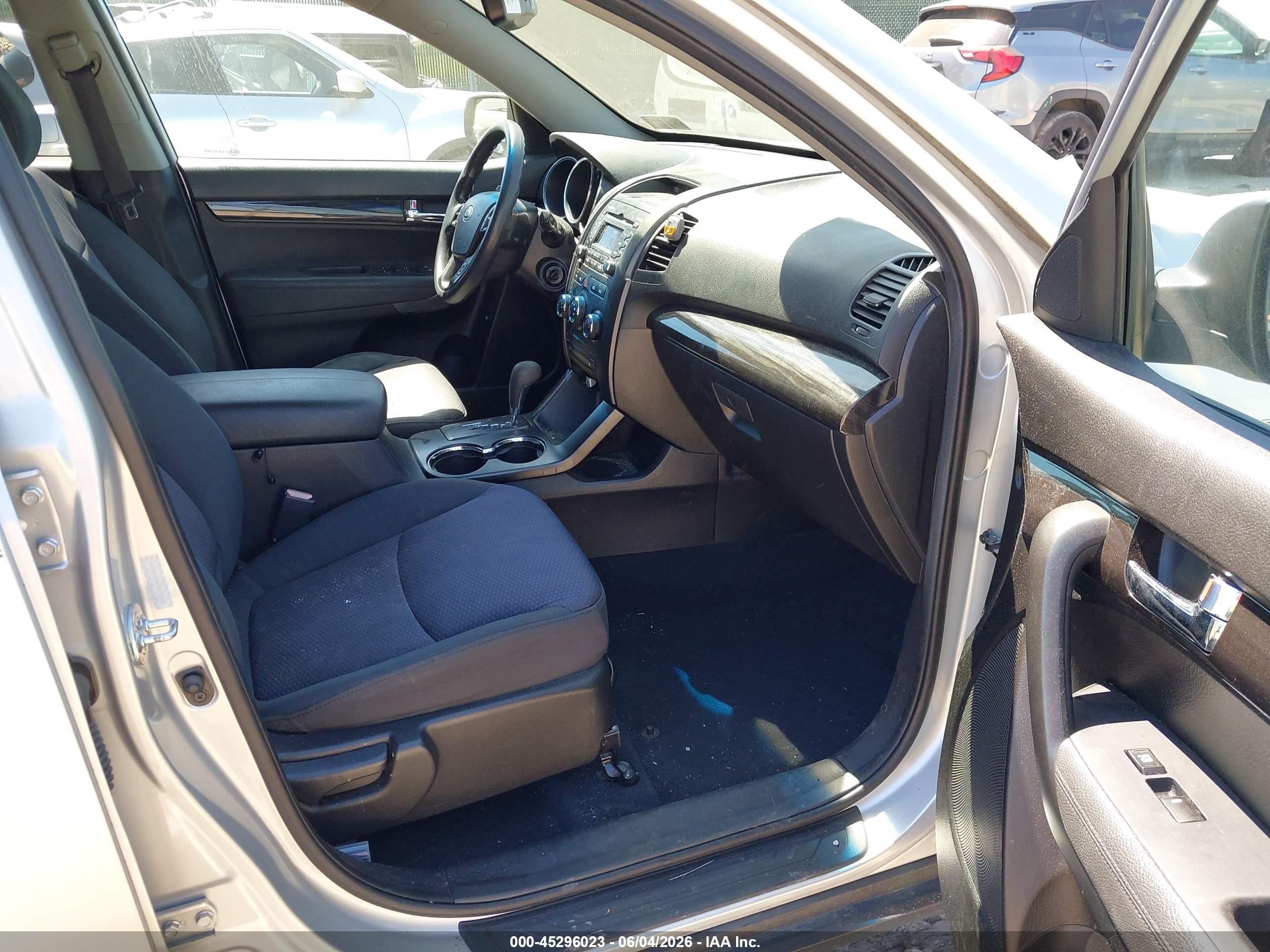 2011 Kia Sorento Lx Gray vin: 5XYKTCA10BG172633