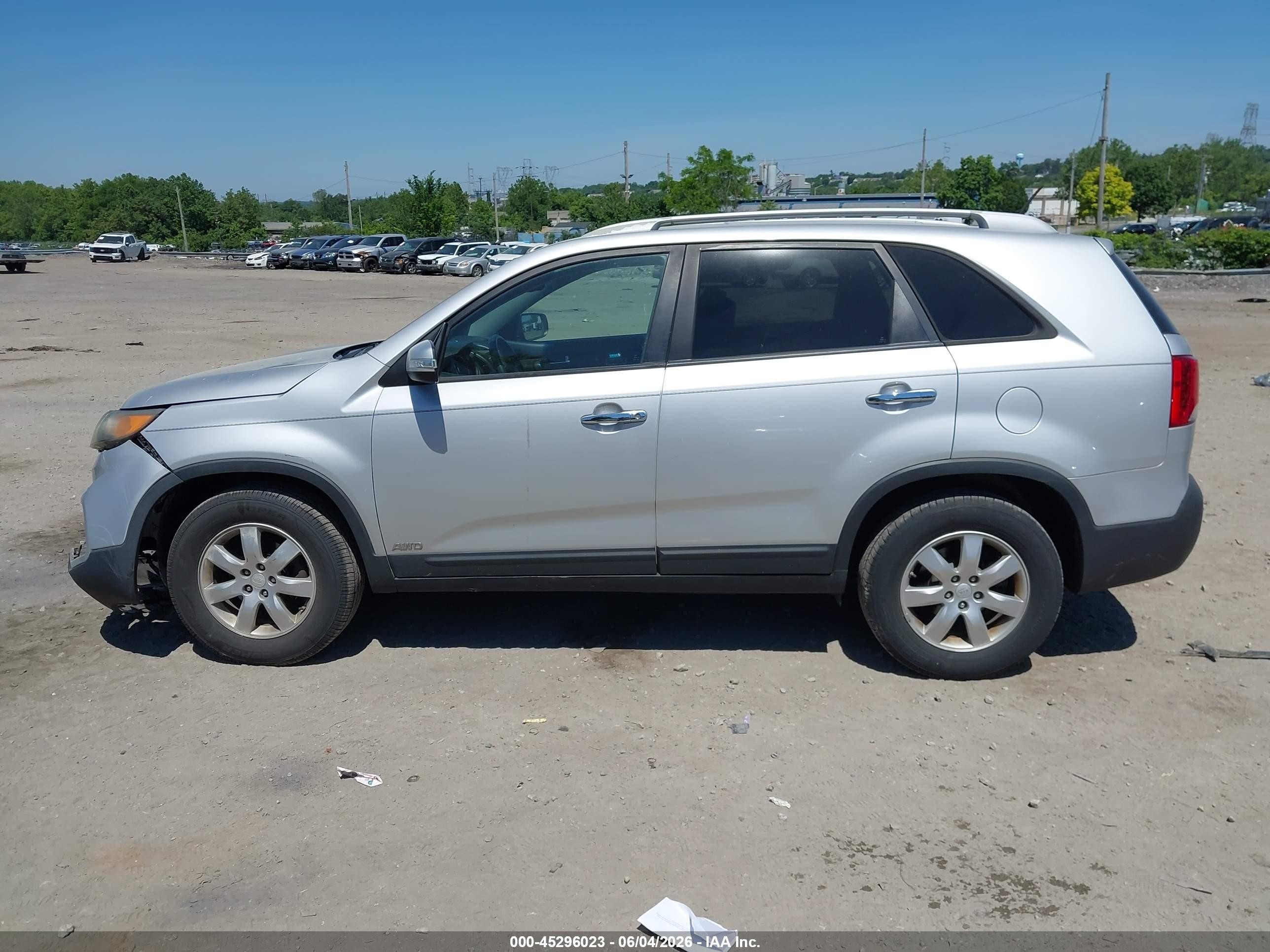 2011 Kia Sorento Lx Gray vin: 5XYKTCA10BG172633