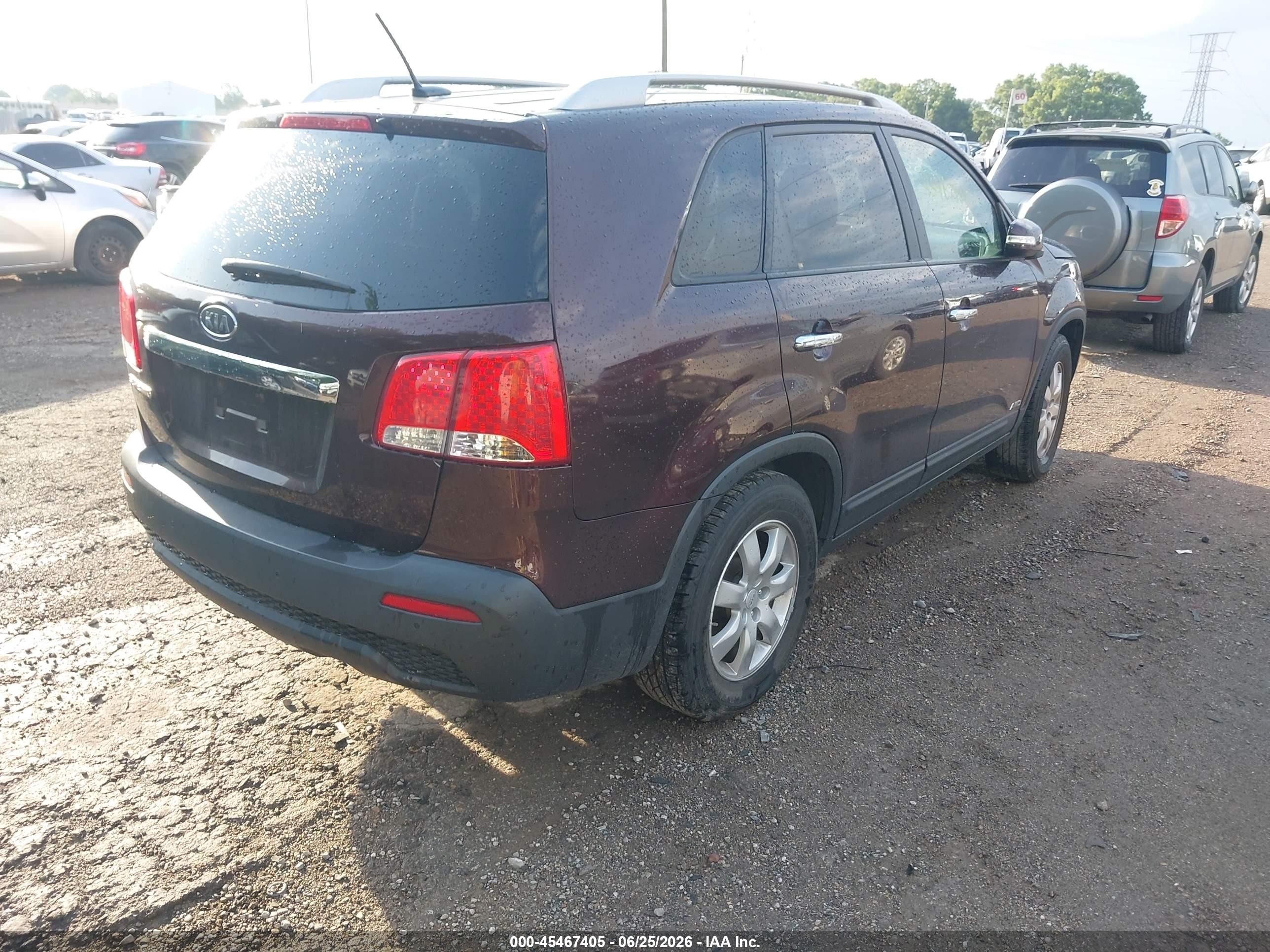 2011 Kia Sorento Lx Maroon vin: 5XYKTCA12BG017159