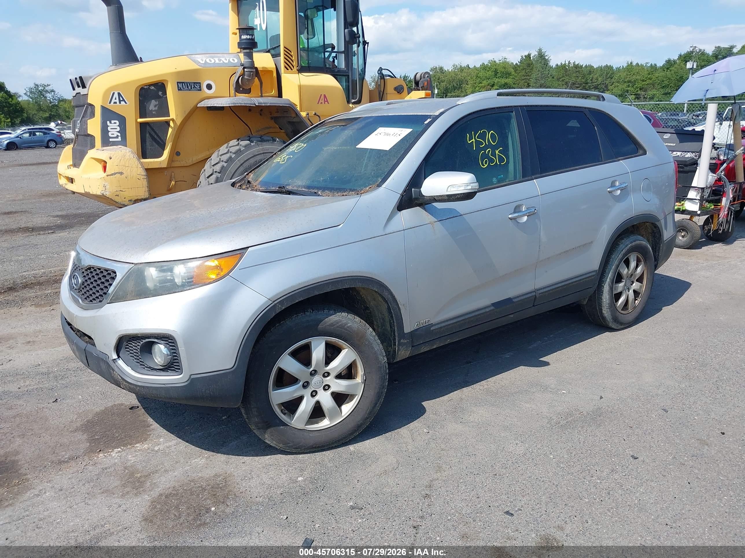 2011 Kia Sorento Lx Silver vin: 5XYKTCA12BG097126