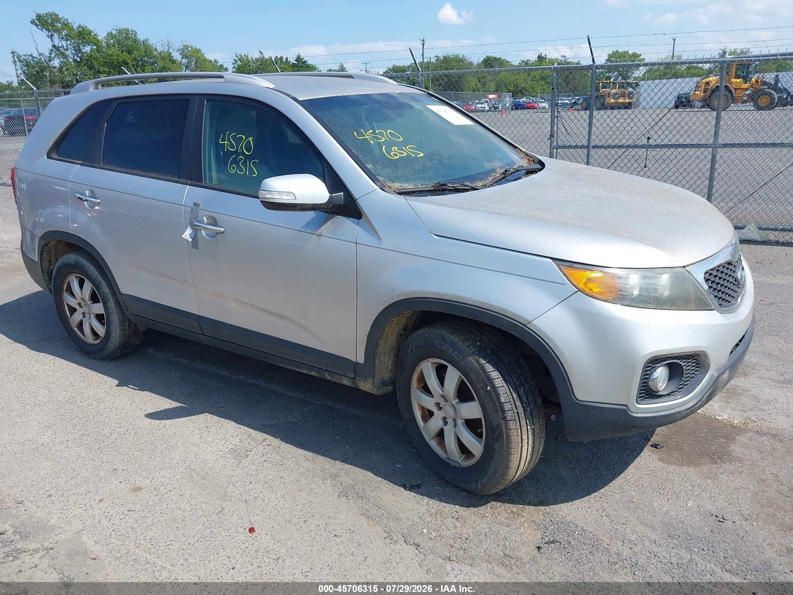 2011 Kia Sorento Lx Серебряный vin: 5XYKTCA12BG097126