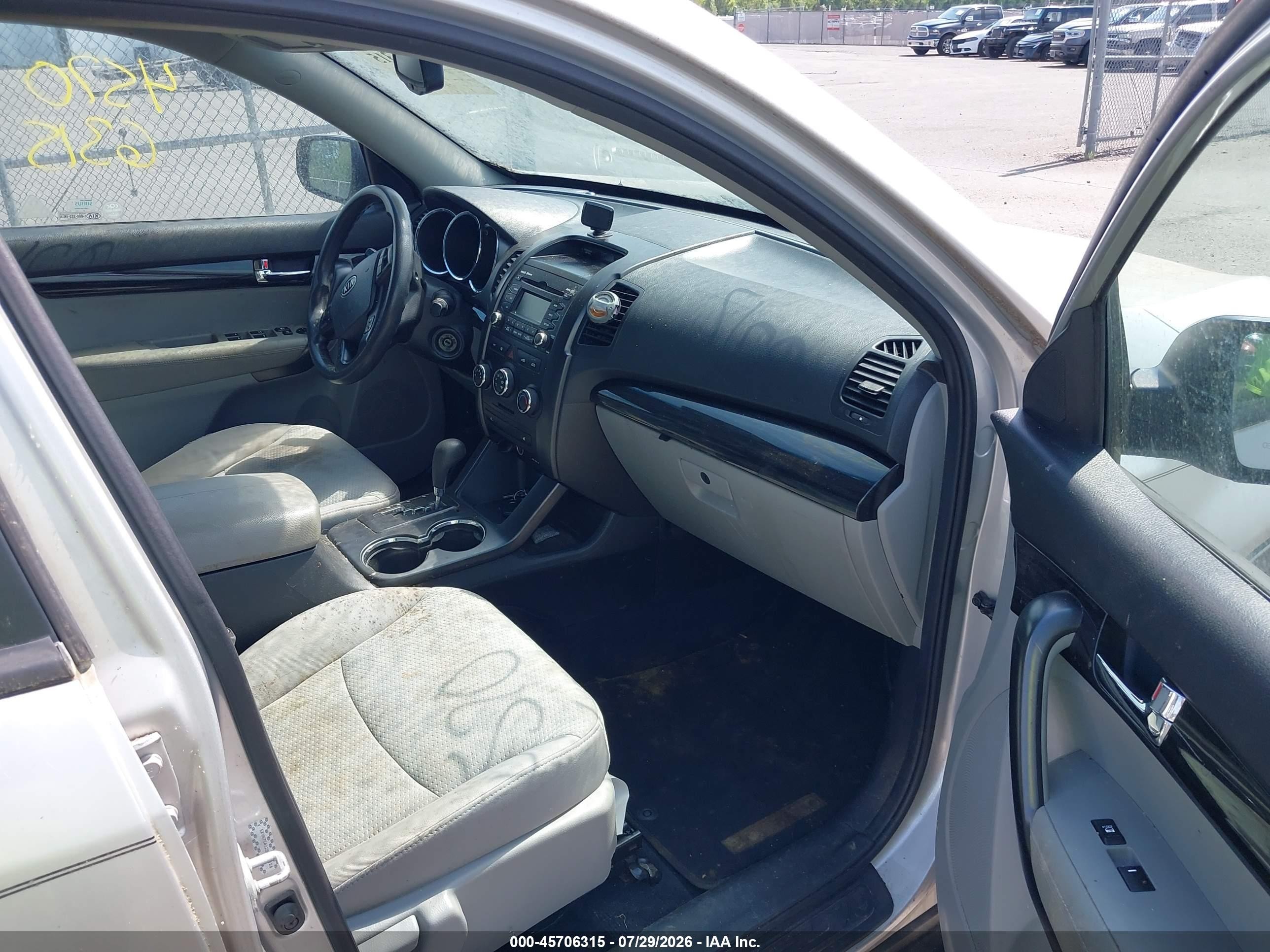 2011 Kia Sorento Lx Silver vin: 5XYKTCA12BG097126