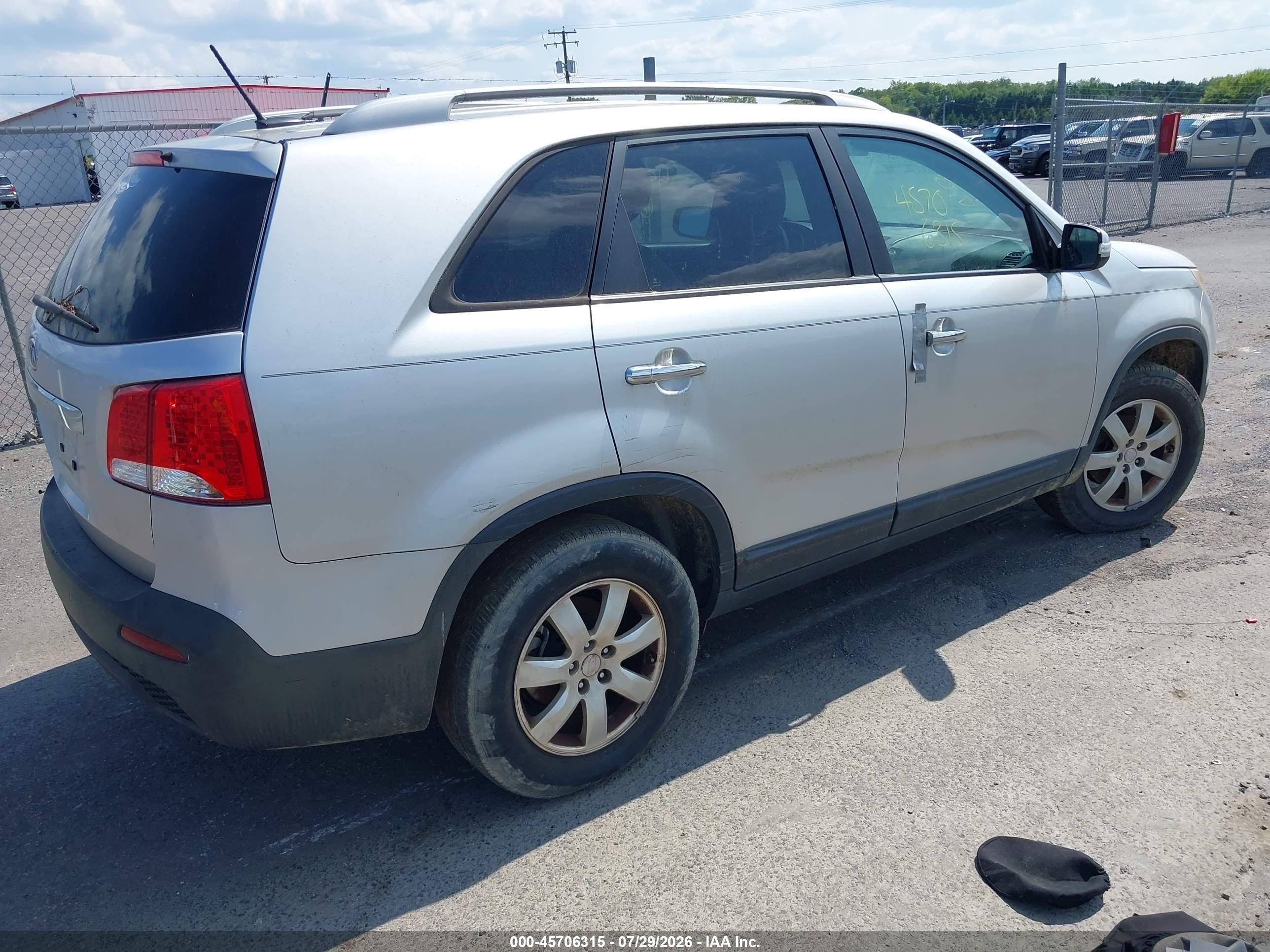 2011 Kia Sorento Lx Silver vin: 5XYKTCA12BG097126