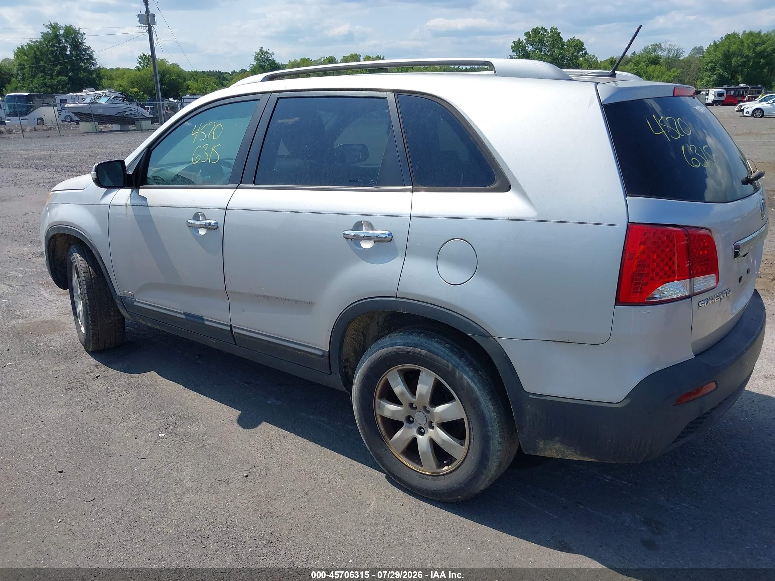 2011 Kia Sorento Lx Silver vin: 5XYKTCA12BG097126