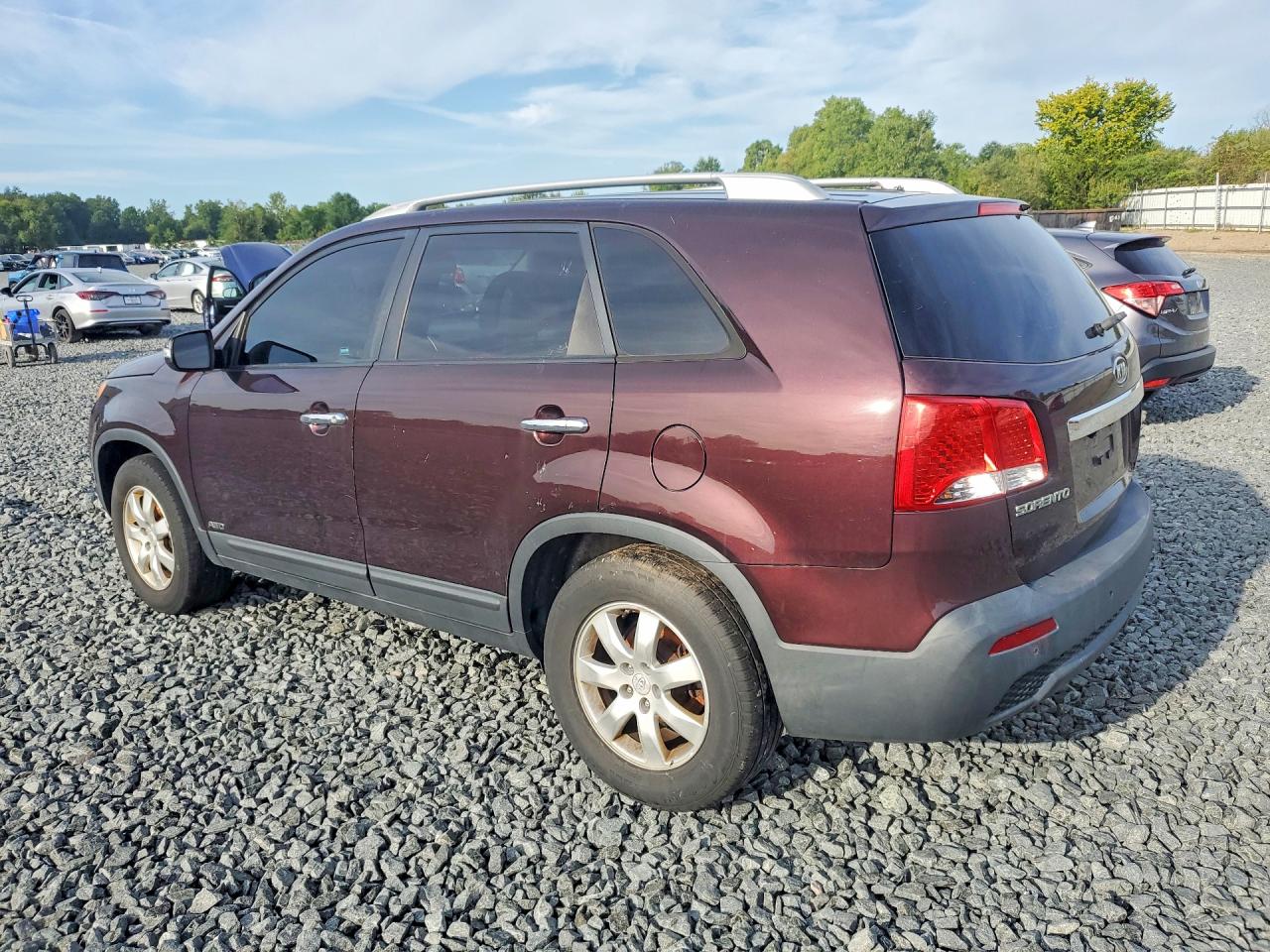 2011 Kia Sorento Lx Burgundy vin: 5XYKTCA12BG114670