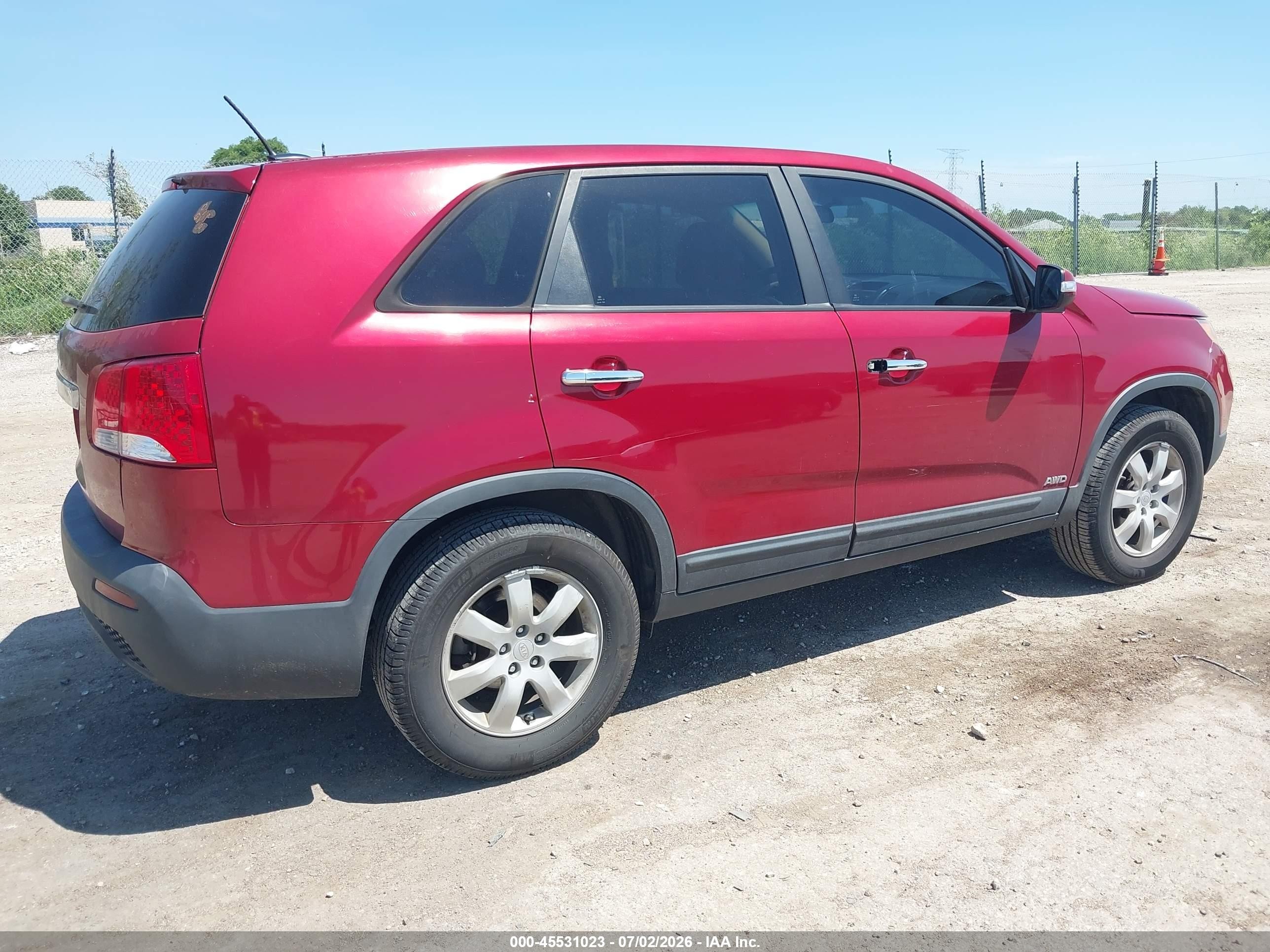 2011 Kia Sorento Lx Красный vin: 5XYKTCA13BG016702