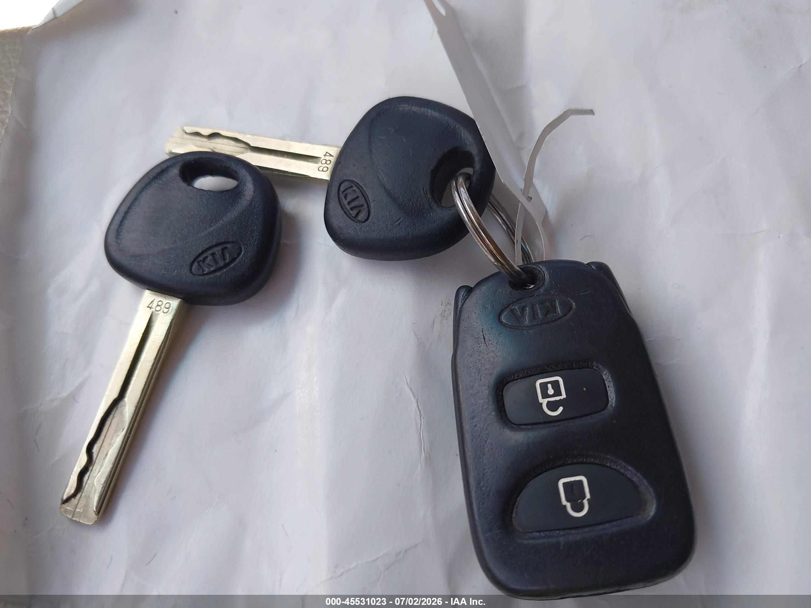 2011 Kia Sorento Lx Красный vin: 5XYKTCA13BG016702
