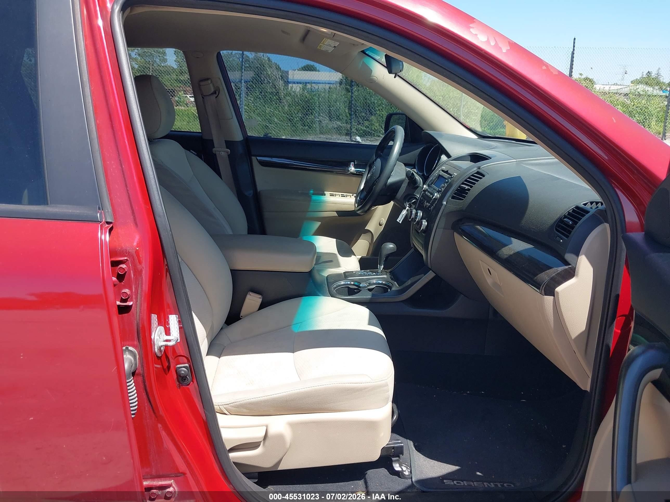 2011 Kia Sorento Lx Красный vin: 5XYKTCA13BG016702