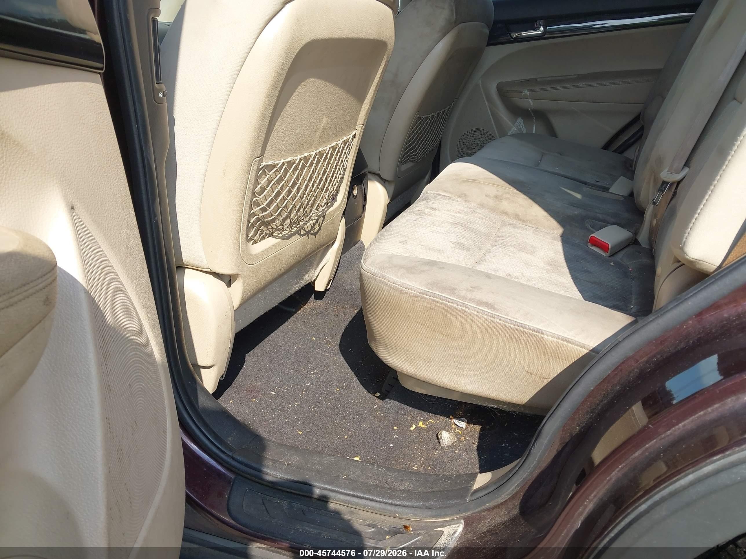 2011 Kia Sorento Lx Maroon vin: 5XYKTCA13BG143577