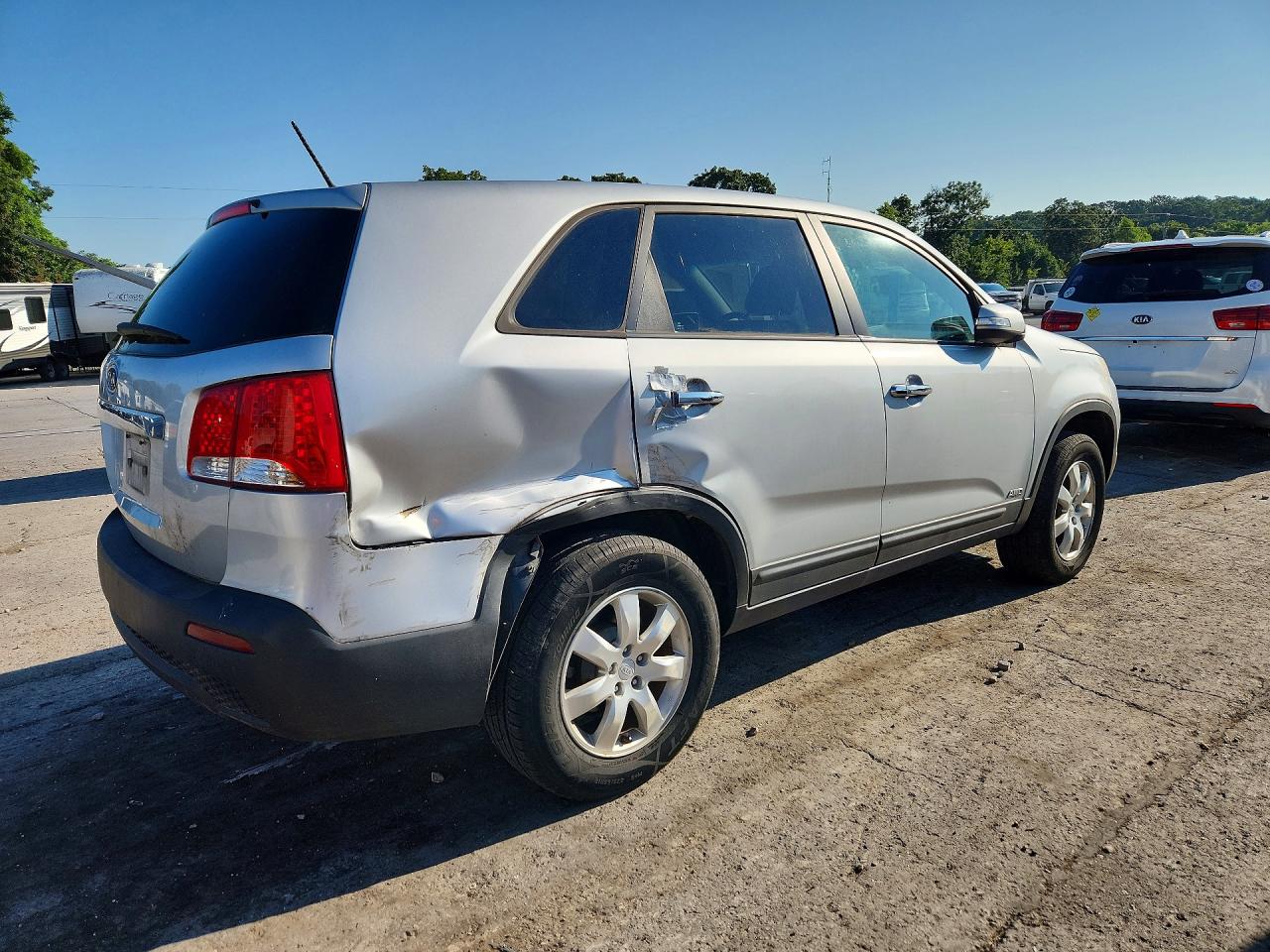 2011 Kia Sorento Lx Silver vin: 5XYKTCA14BG070879
