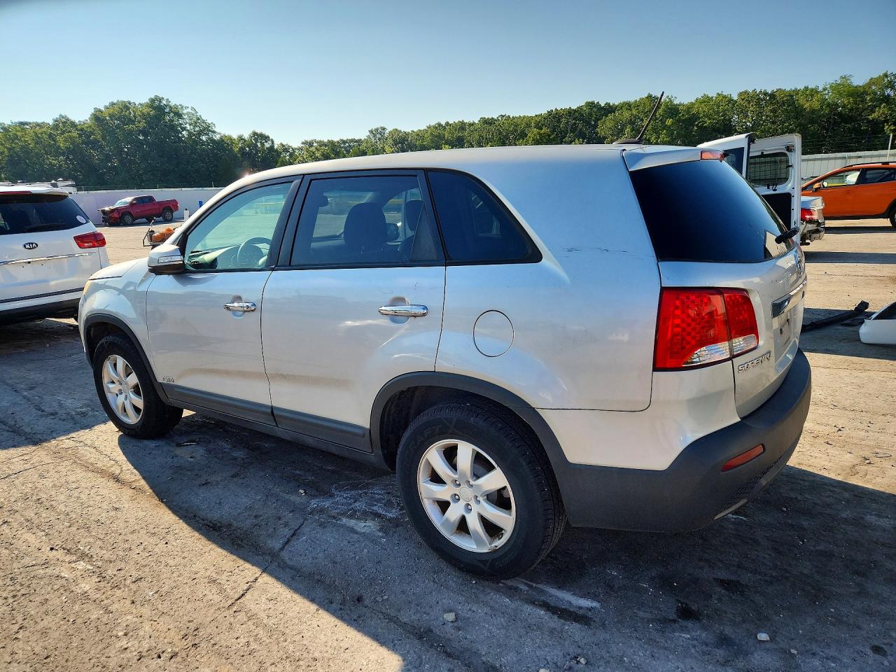 2011 Kia Sorento Lx Silver vin: 5XYKTCA14BG070879