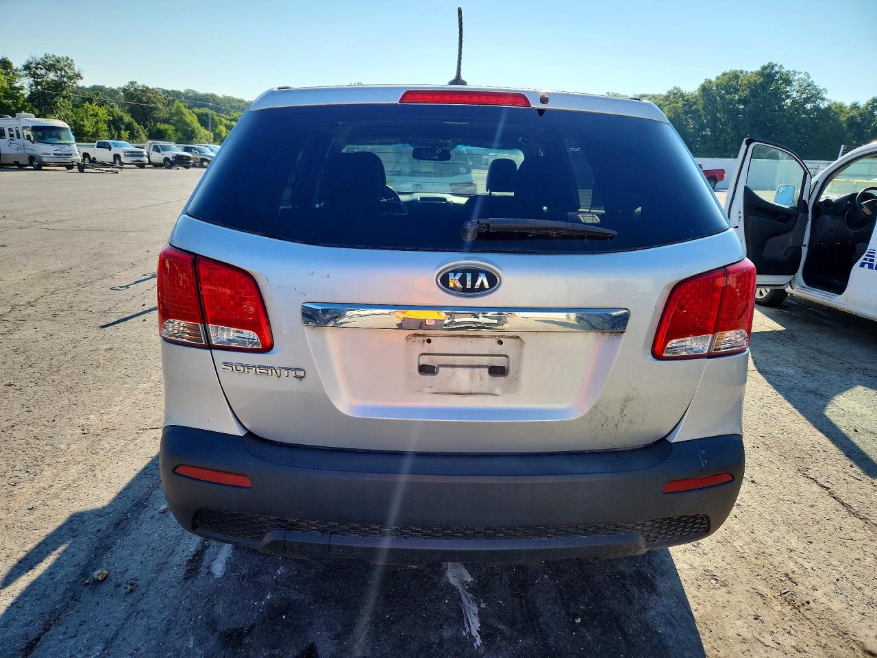 2011 Kia Sorento Lx Silver vin: 5XYKTCA14BG070879