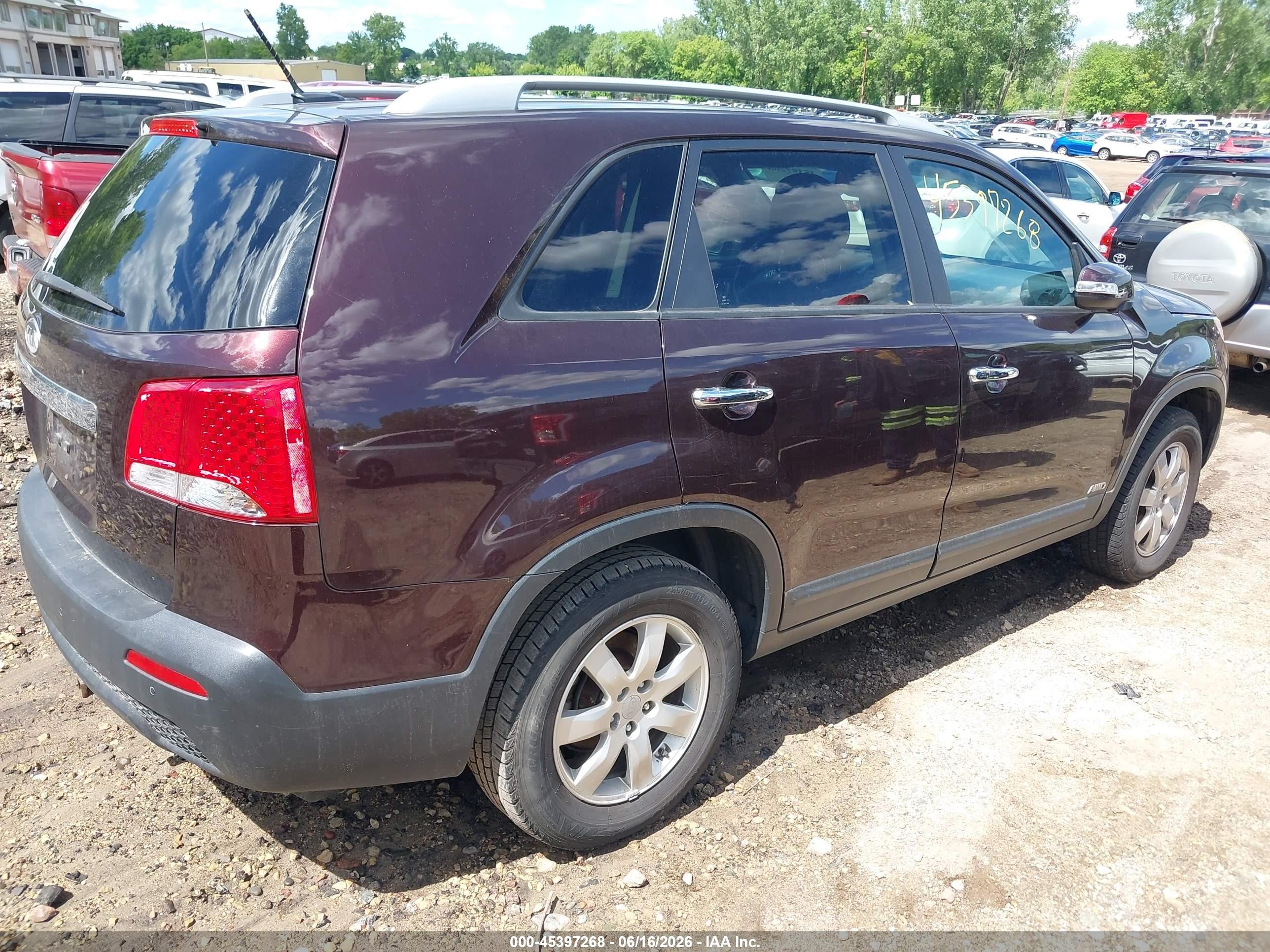 2011 Kia Sorento Lx Purple vin: 5XYKTCA15BG186852