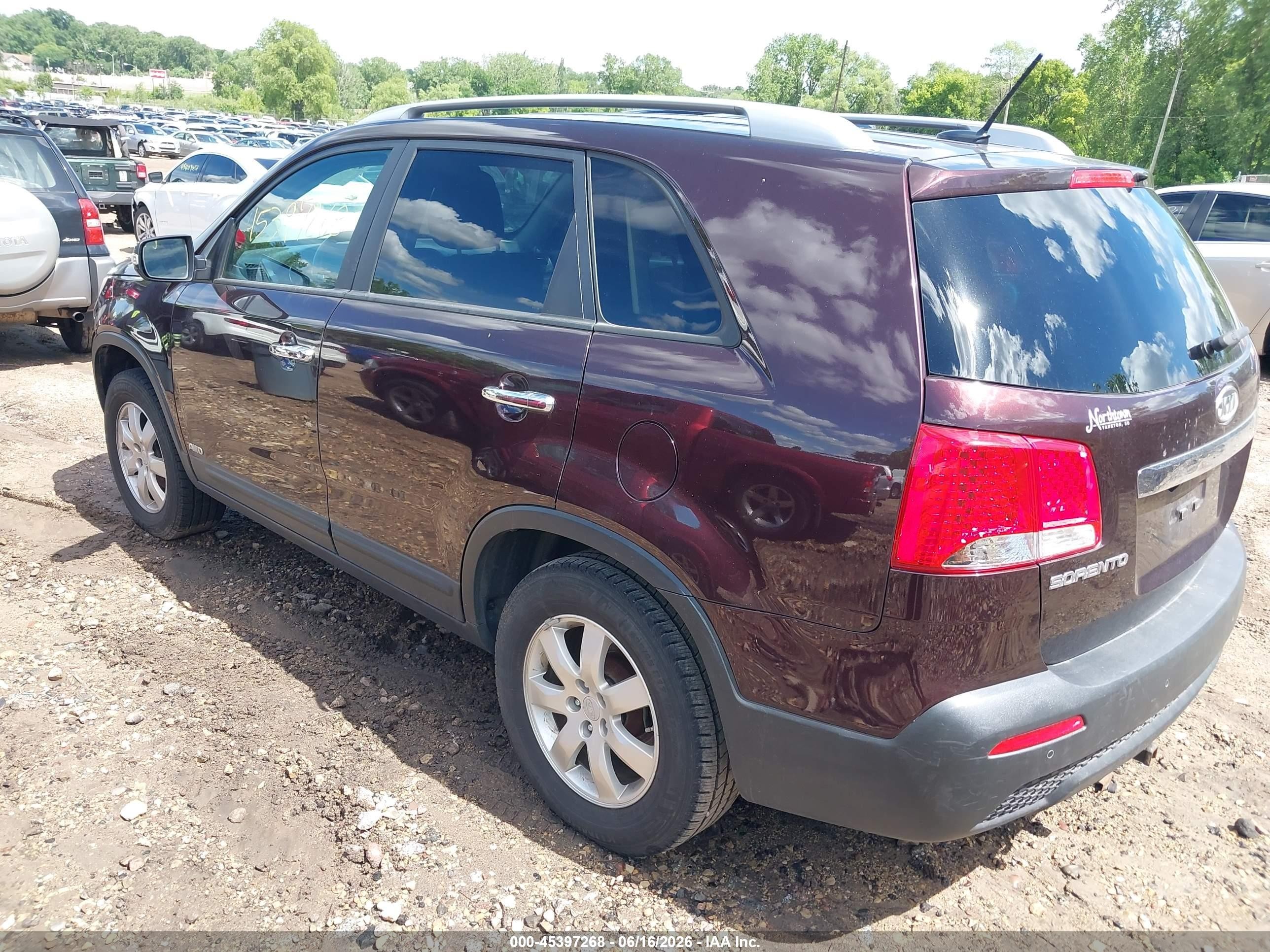 2011 Kia Sorento Lx Purple vin: 5XYKTCA15BG186852