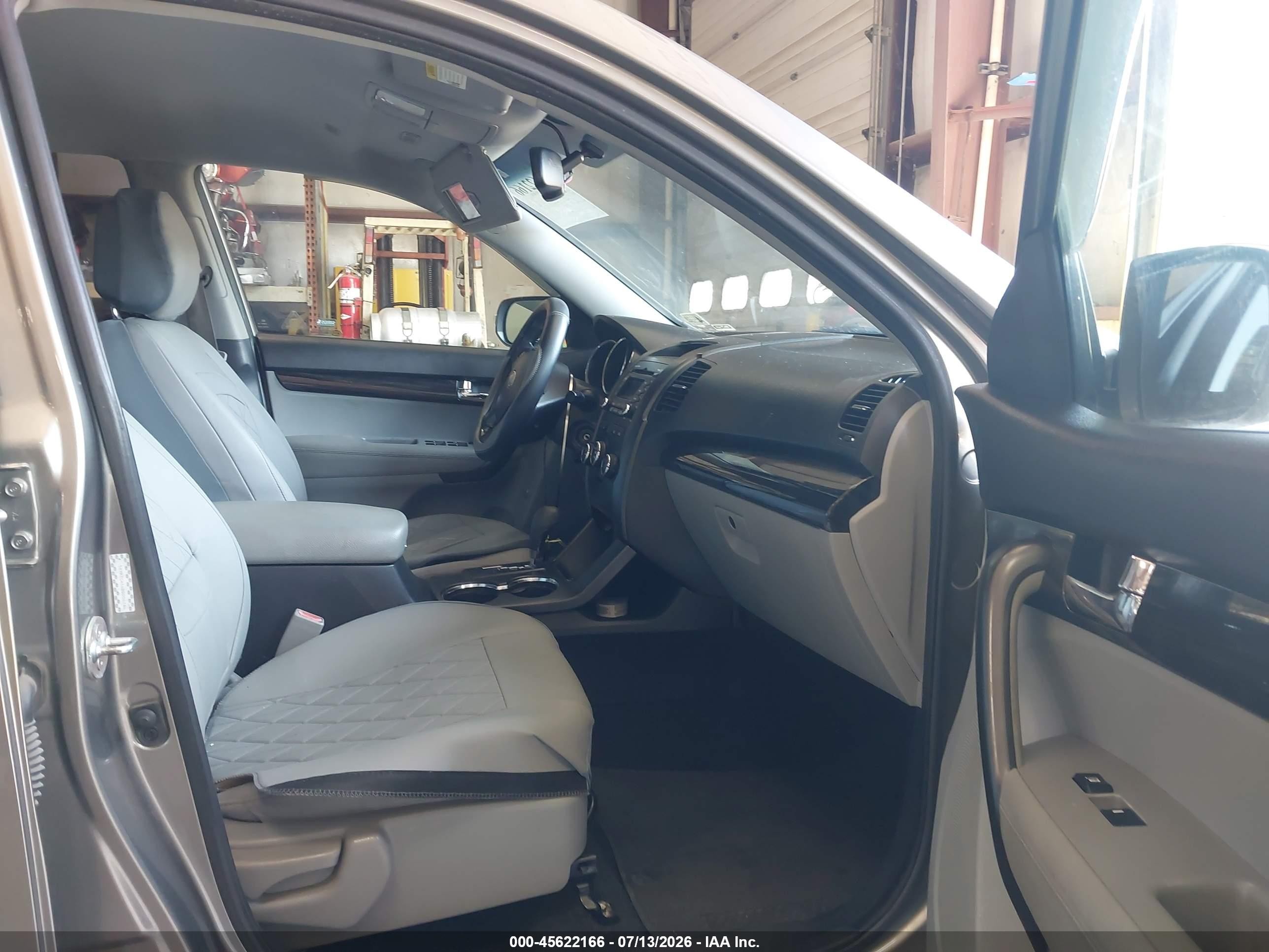 2011 Kia Sorento Lx Gray vin: 5XYKTCA16BG006746