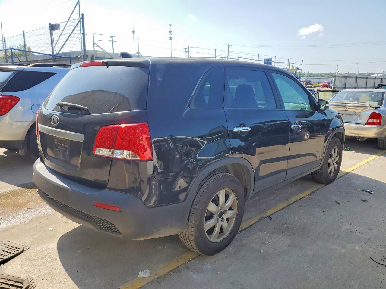 2011 Kia Sorento Lx Black vin: 5XYKTCA16BG007864