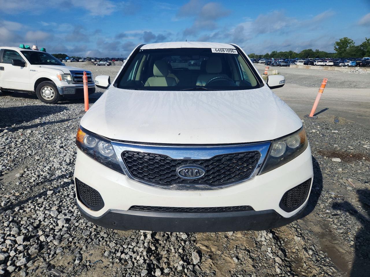 2011 Kia Sorento Lx White vin: 5XYKTCA16BG020260