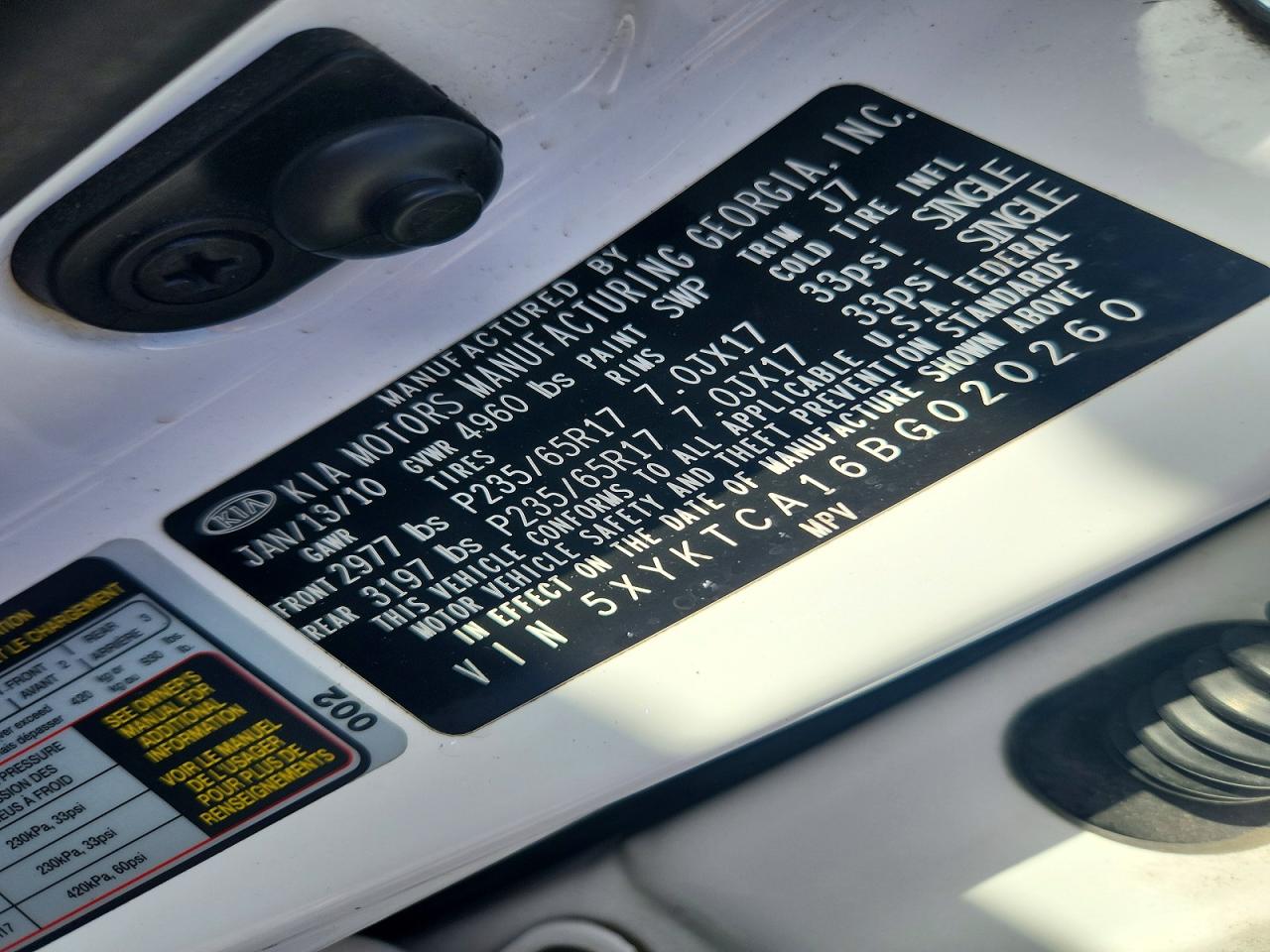 2011 Kia Sorento Lx White vin: 5XYKTCA16BG020260