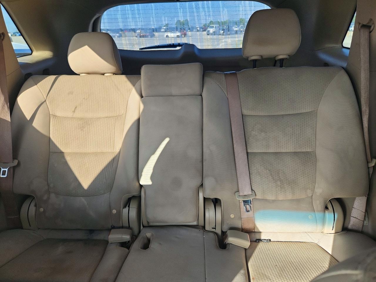 2011 Kia Sorento Lx White vin: 5XYKTCA16BG020260