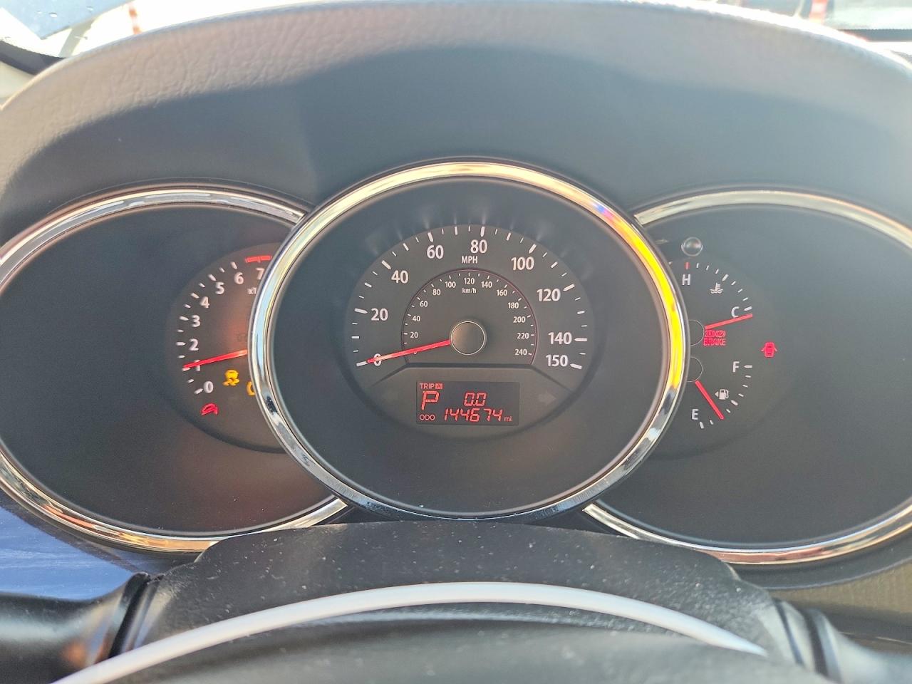 2011 Kia Sorento Lx White vin: 5XYKTCA16BG020260