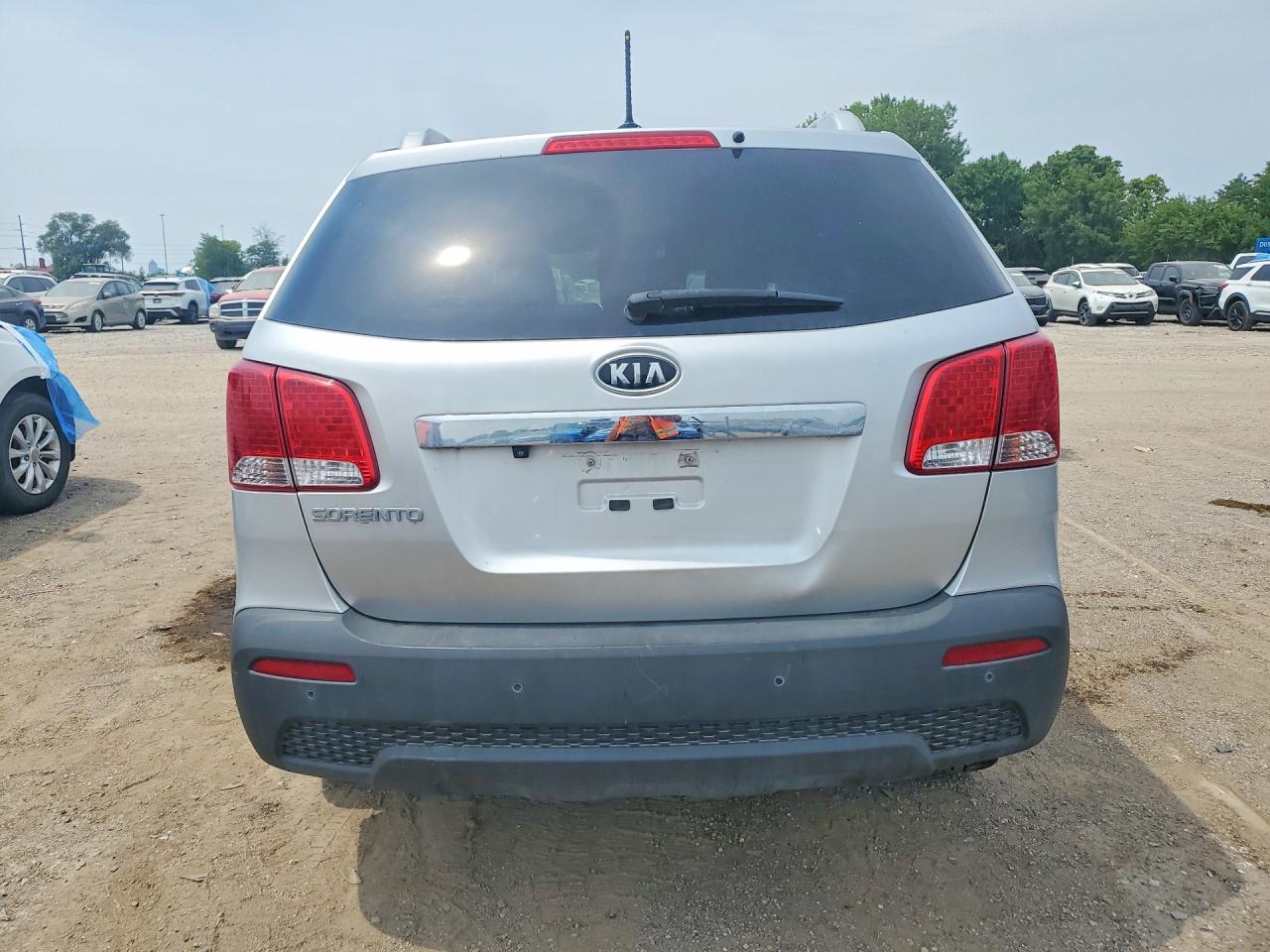 2011 Kia Sorento Lx Silver vin: 5XYKTCA16BG103753