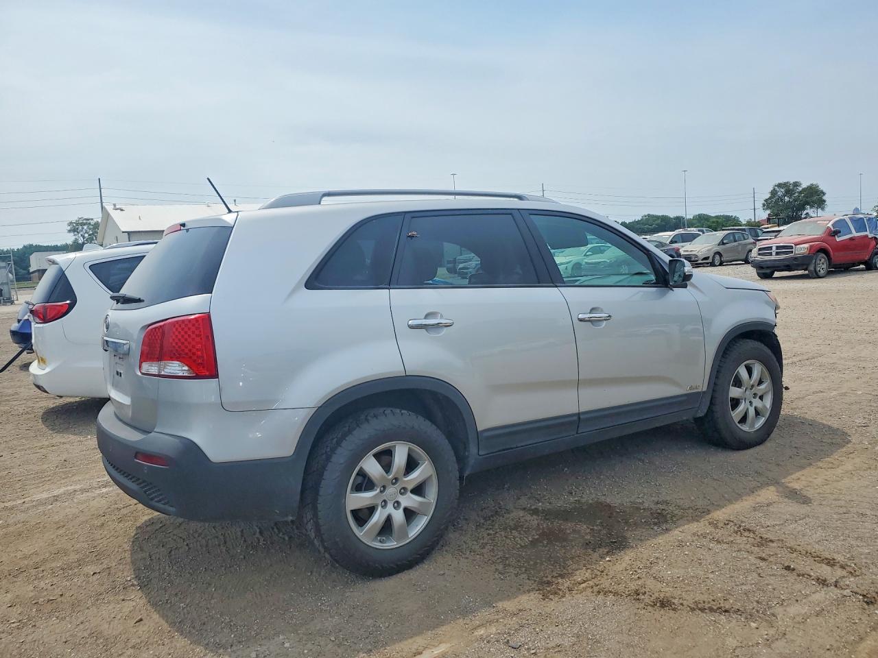 2011 Kia Sorento Lx Silver vin: 5XYKTCA16BG103753