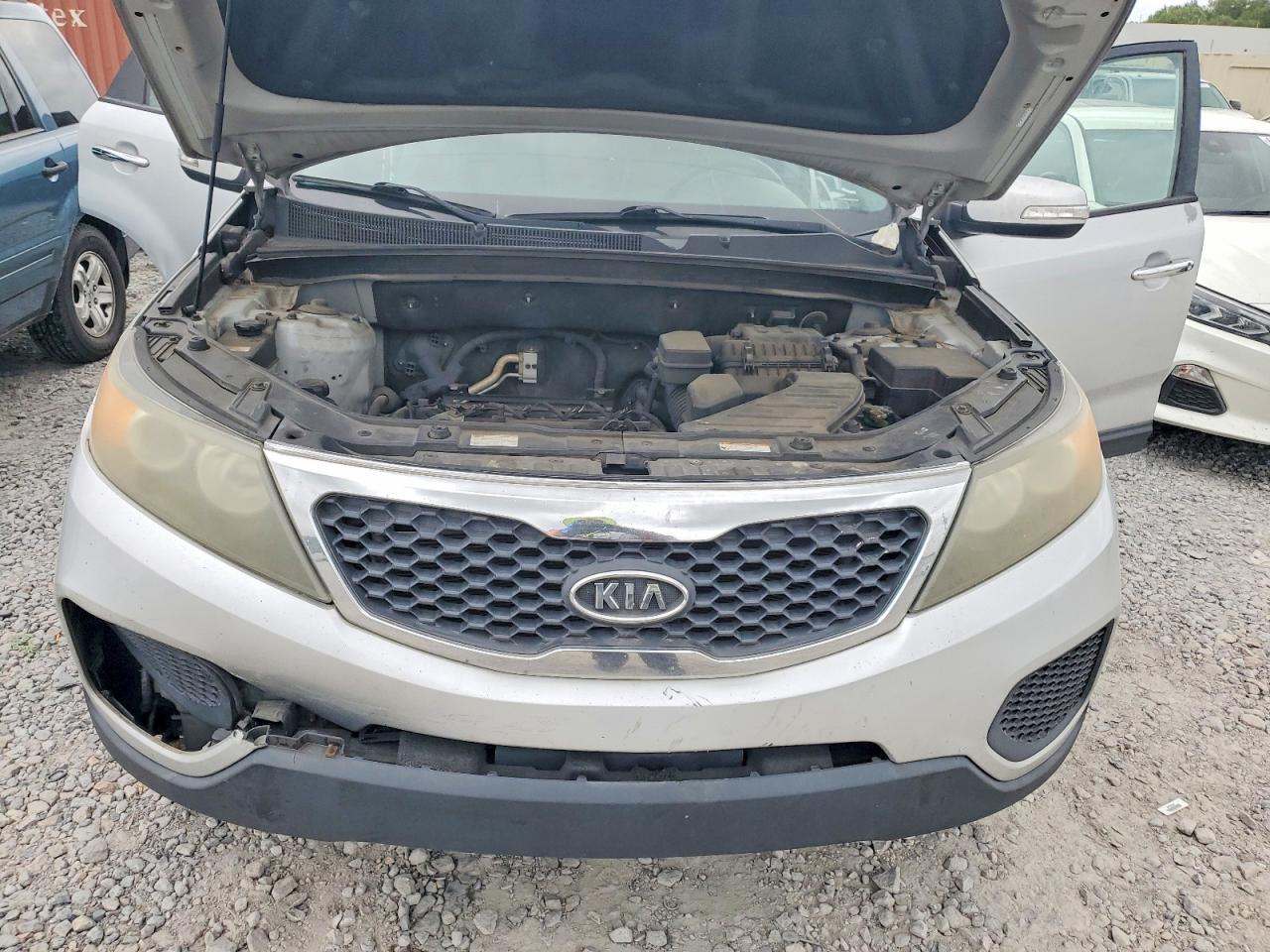 2011 Kia Sorento Lx Silver vin: 5XYKTCA17BG015097