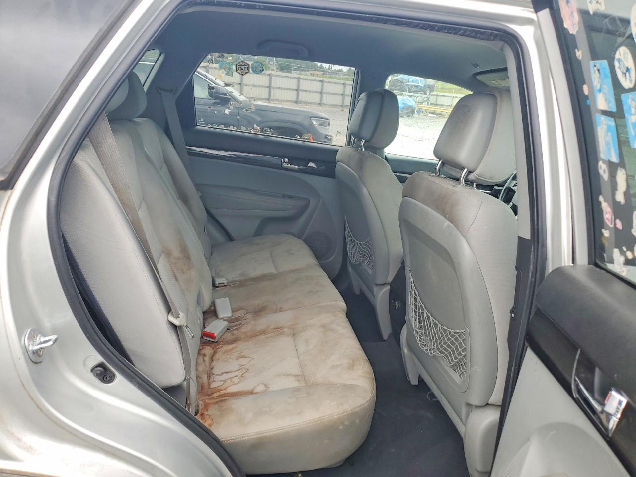 2011 Kia Sorento Lx Silver vin: 5XYKTCA17BG015097