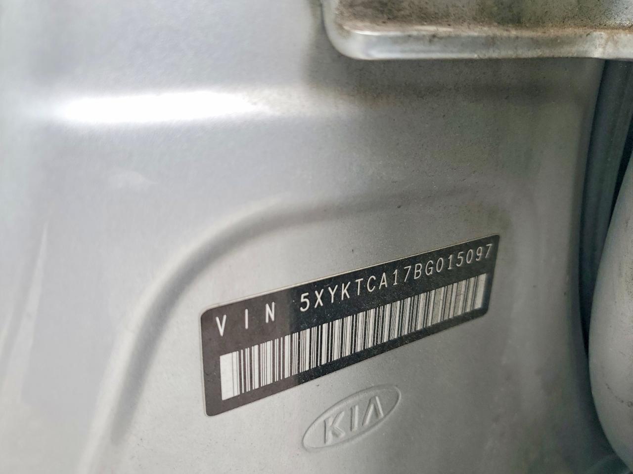 2011 Kia Sorento Lx Silver vin: 5XYKTCA17BG015097