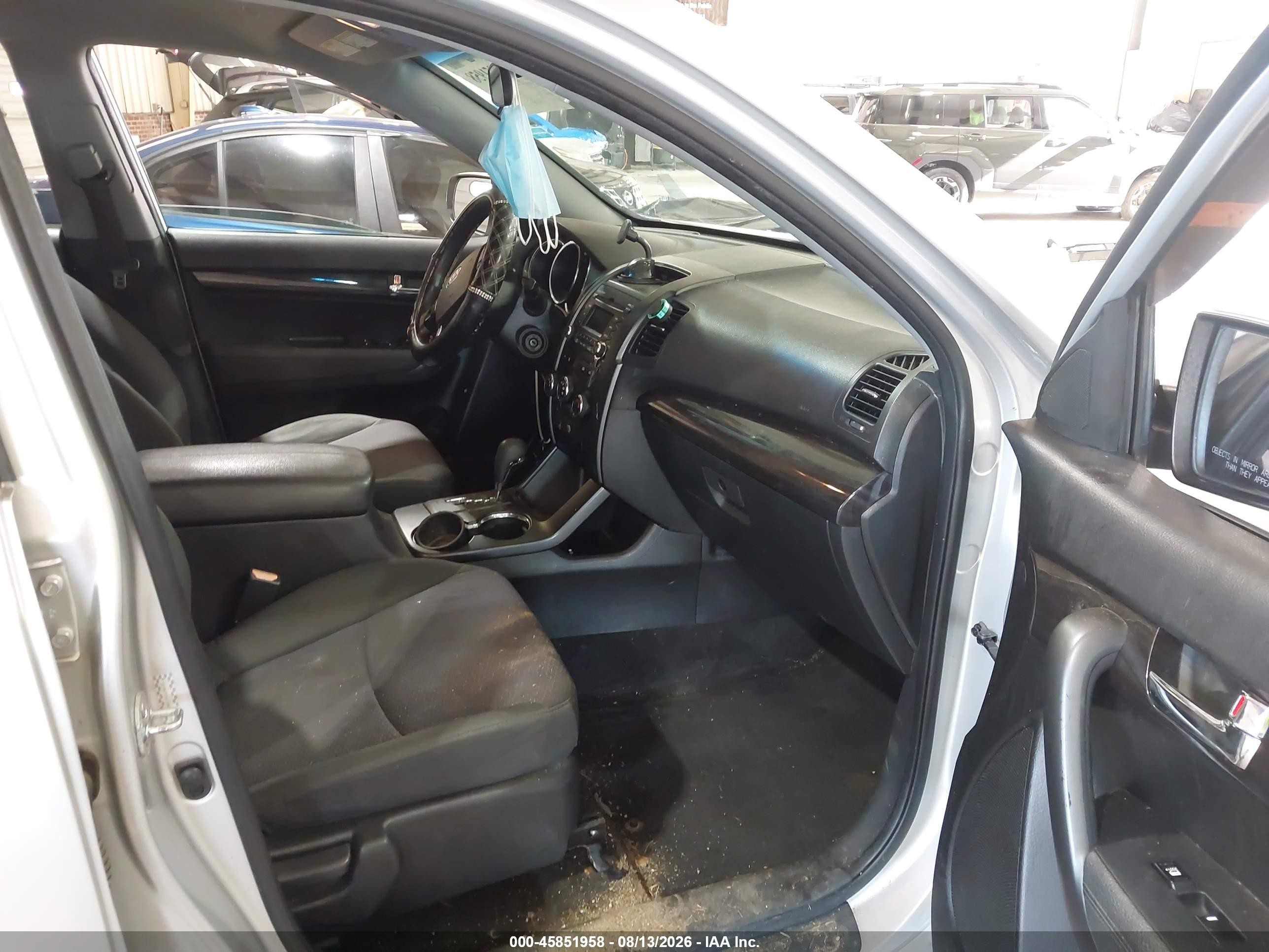 2011 Kia Sorento Lx Silver vin: 5XYKTCA17BG047788