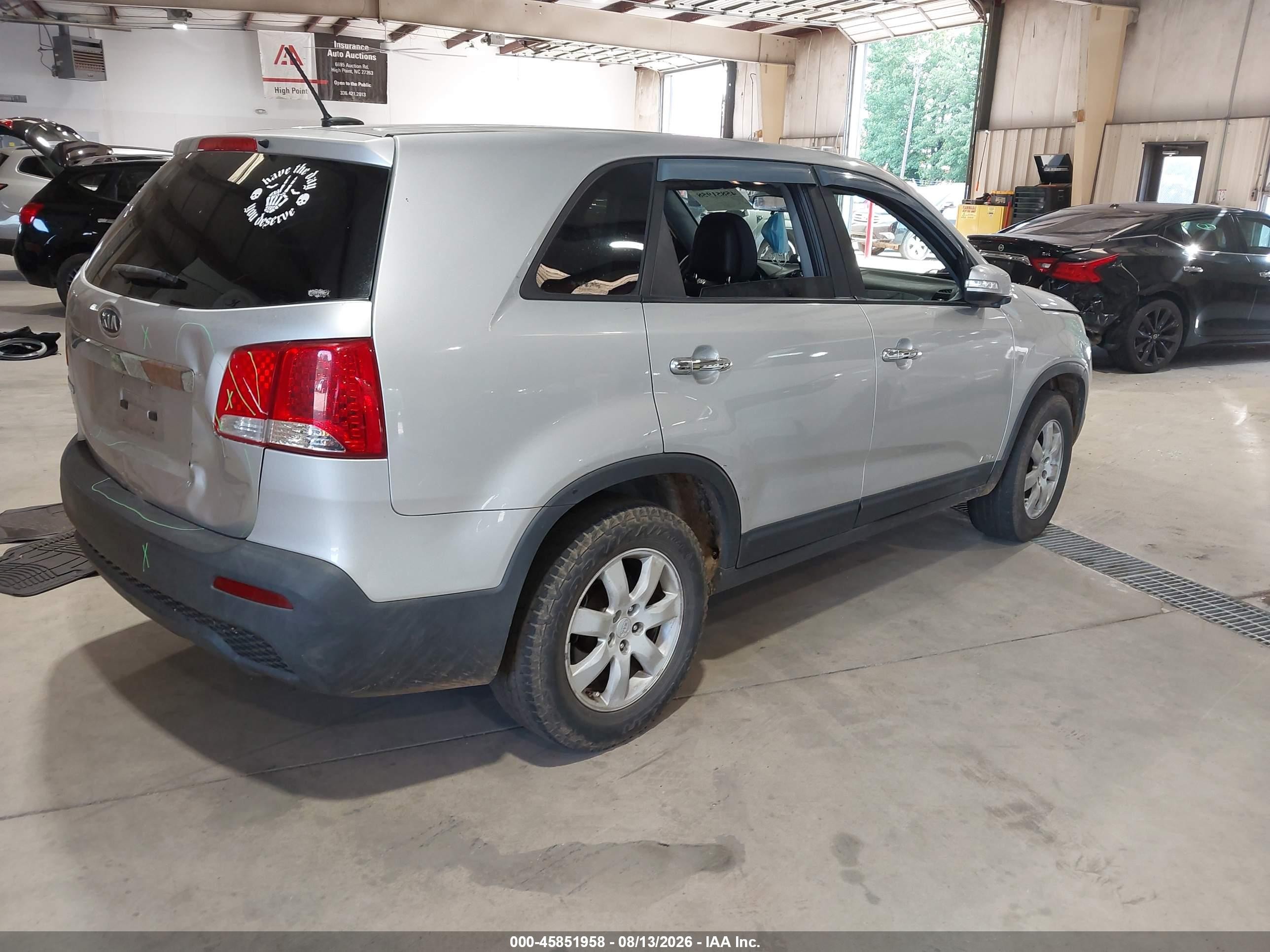 2011 Kia Sorento Lx Silver vin: 5XYKTCA17BG047788