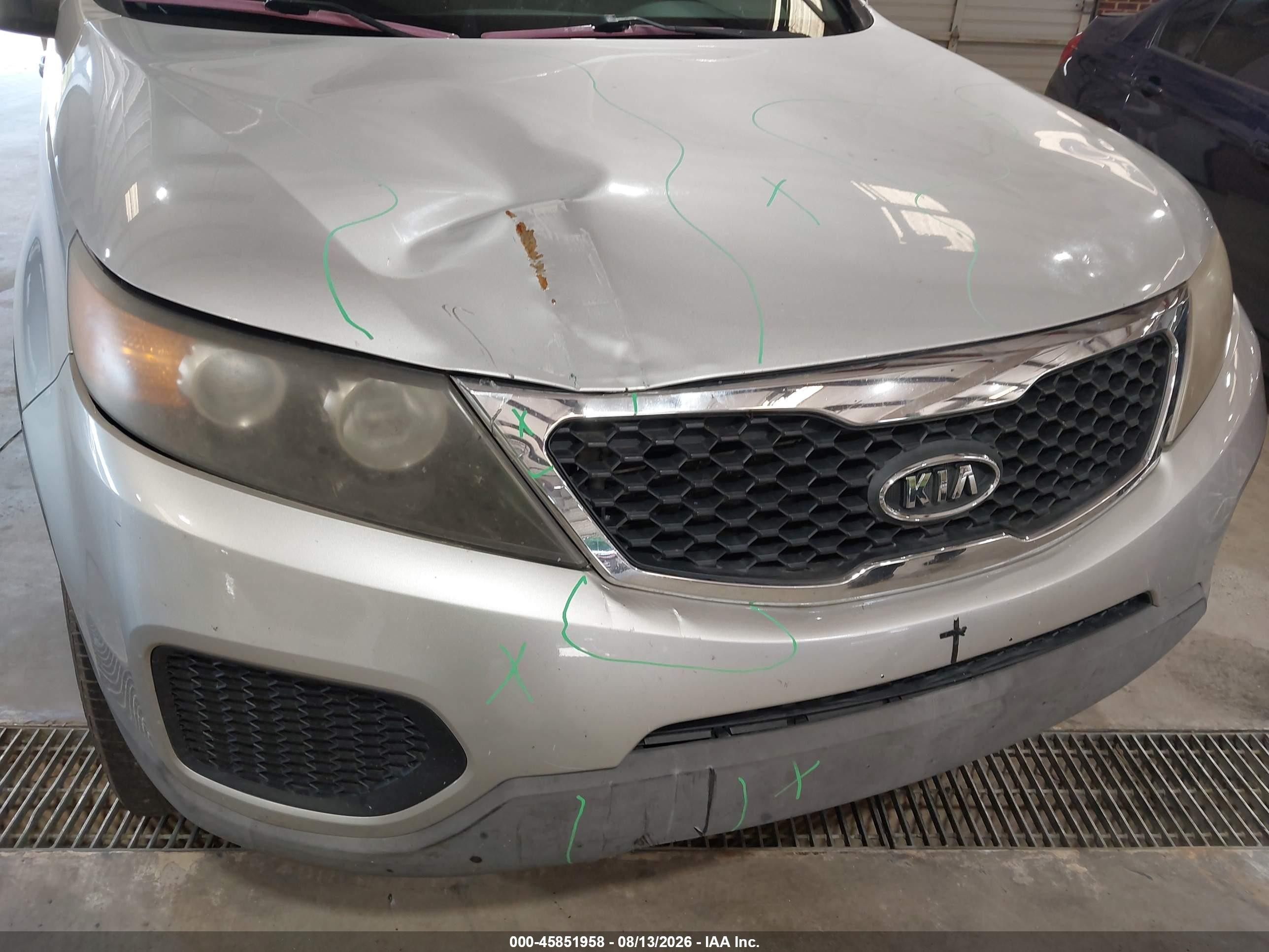 2011 Kia Sorento Lx Silver vin: 5XYKTCA17BG047788