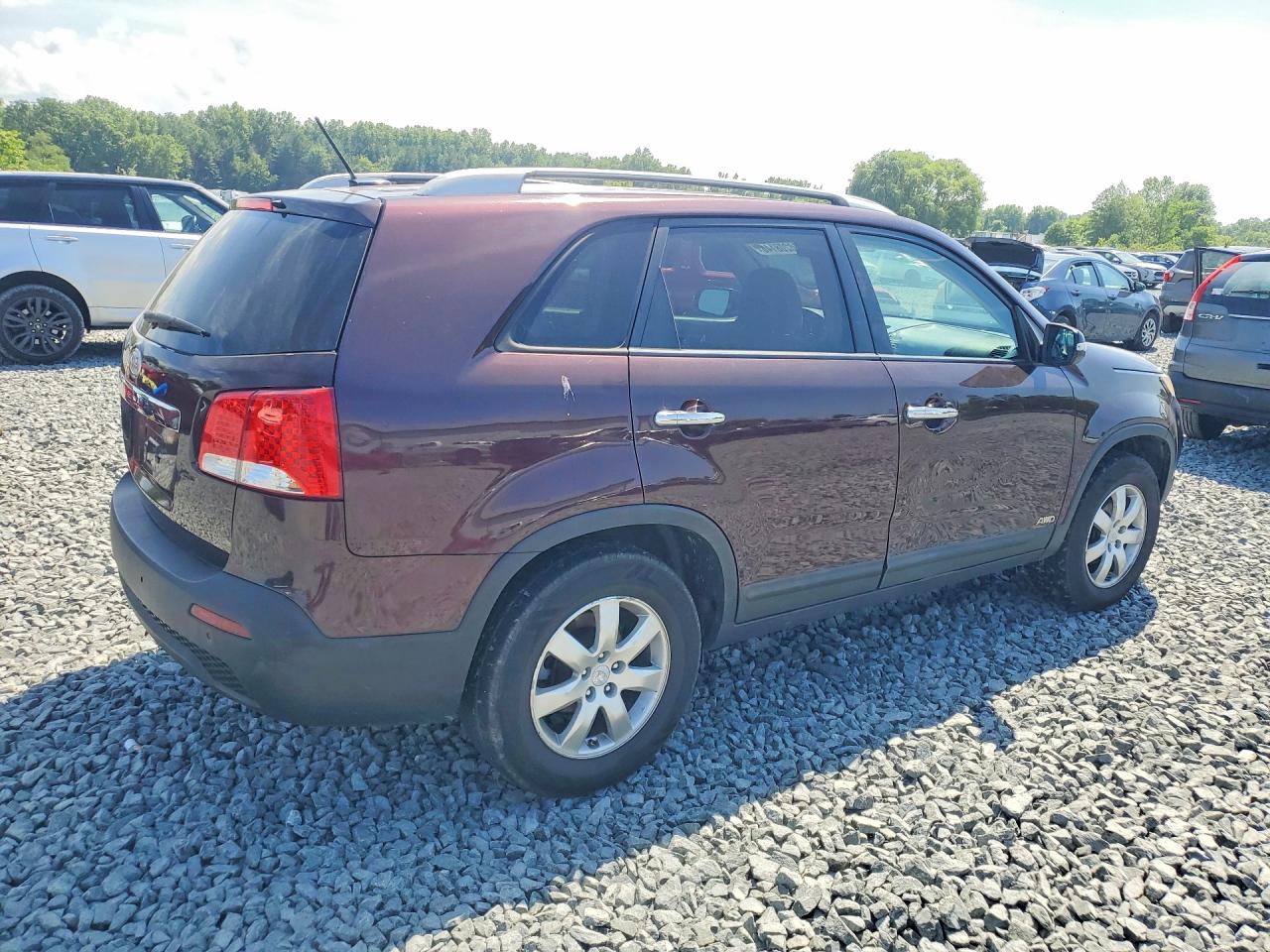 2011 Kia Sorento Lx Burgundy vin: 5XYKTCA17BG132825