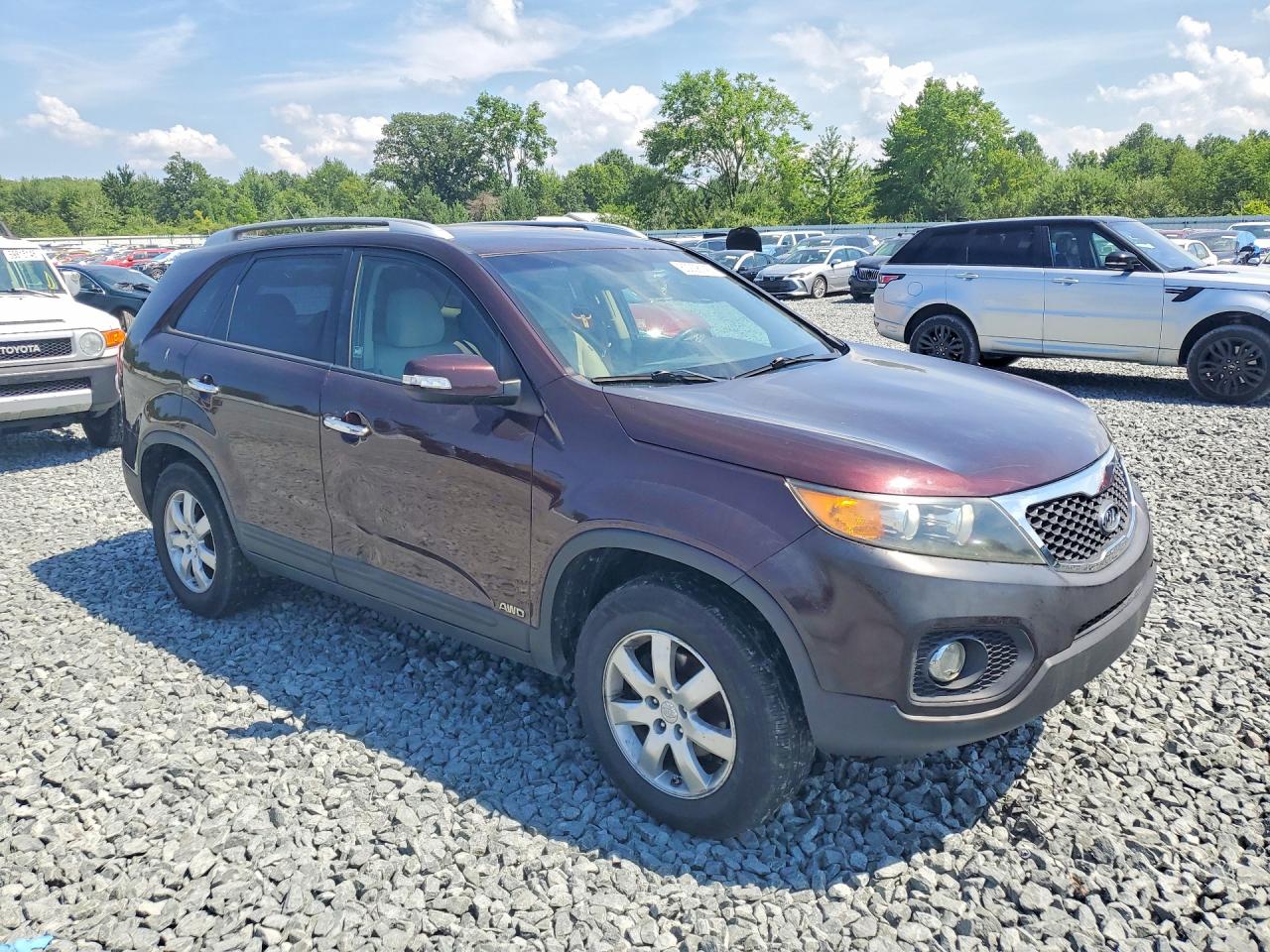 2011 Kia Sorento Lx Burgundy vin: 5XYKTCA17BG132825