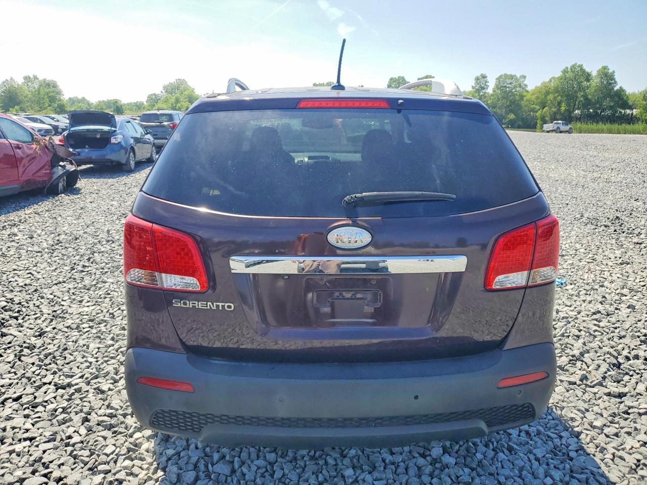 2011 Kia Sorento Lx Burgundy vin: 5XYKTCA17BG132825