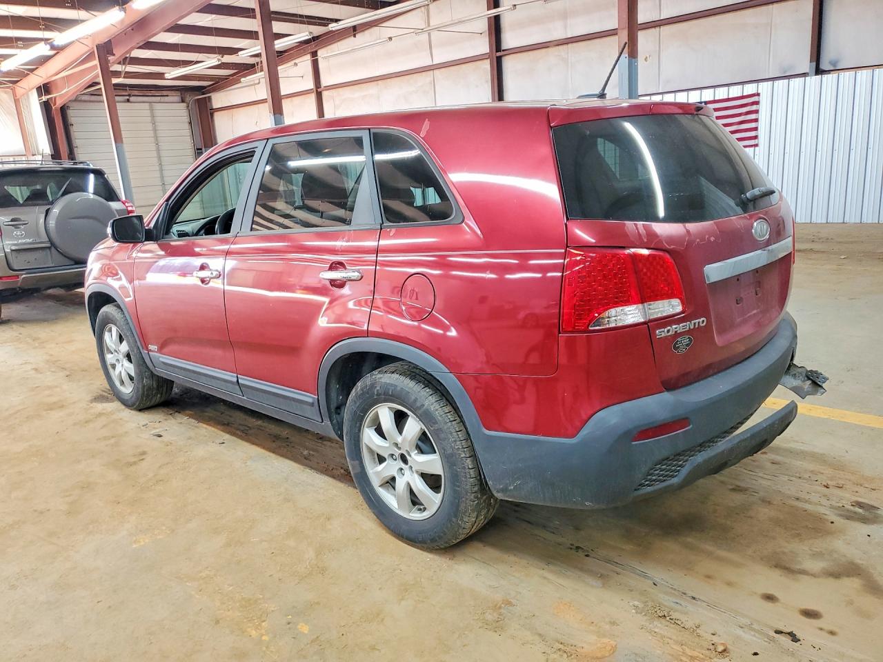 2011 Kia Sorento Lx Red vin: 5XYKTCA18BG008482