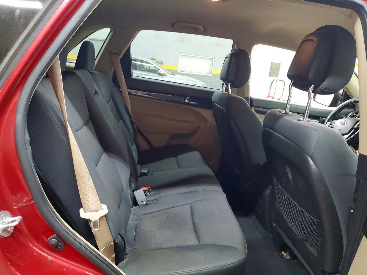 2011 Kia Sorento Lx Red vin: 5XYKTCA18BG008482