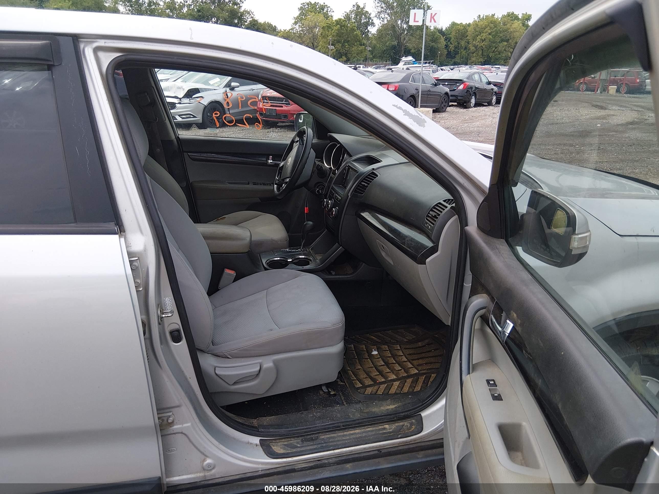 2011 Kia Sorento Lx Silver vin: 5XYKTCA19BG011357