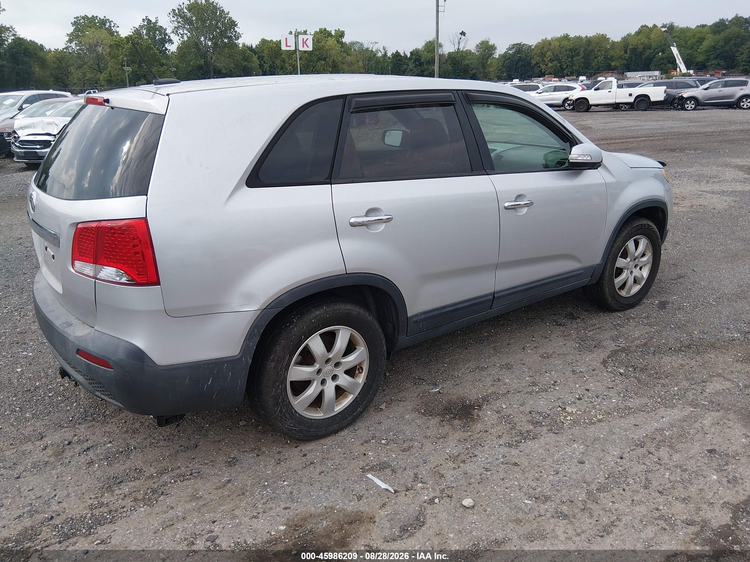 2011 Kia Sorento Lx Silver vin: 5XYKTCA19BG011357