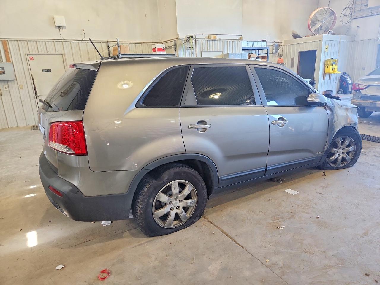 2011 Kia Sorento Lx Gray vin: 5XYKTCA19BG019457