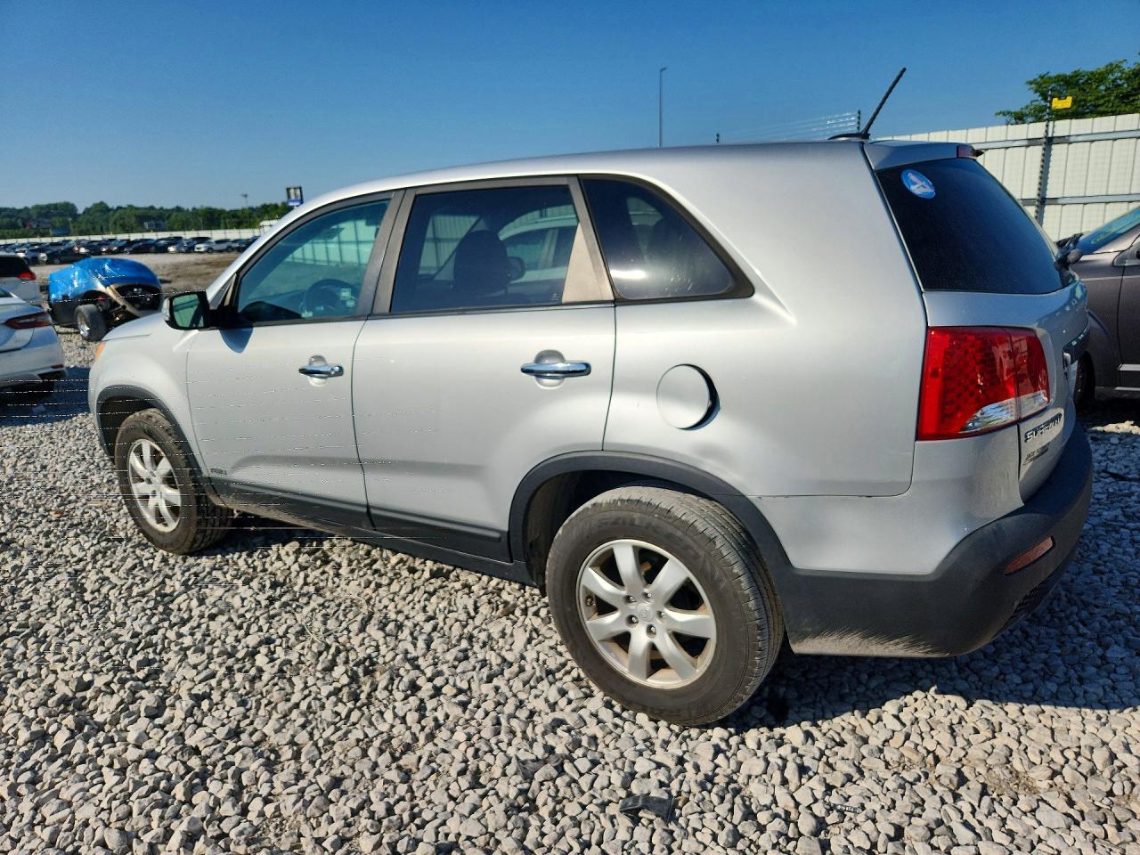 2011 Kia Sorento Lx Silver vin: 5XYKTCA19BG025842