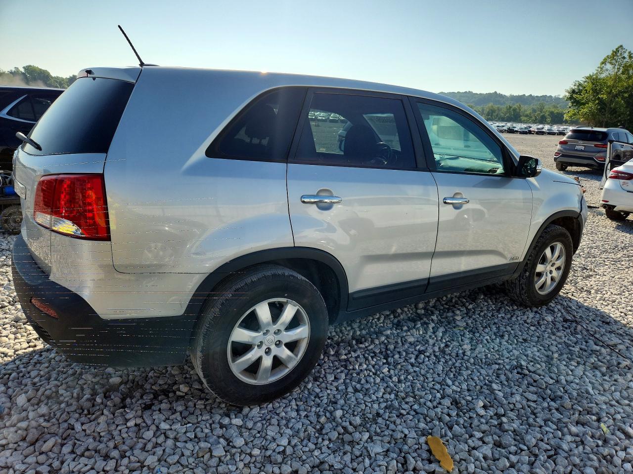 2011 Kia Sorento Lx Silver vin: 5XYKTCA19BG025842