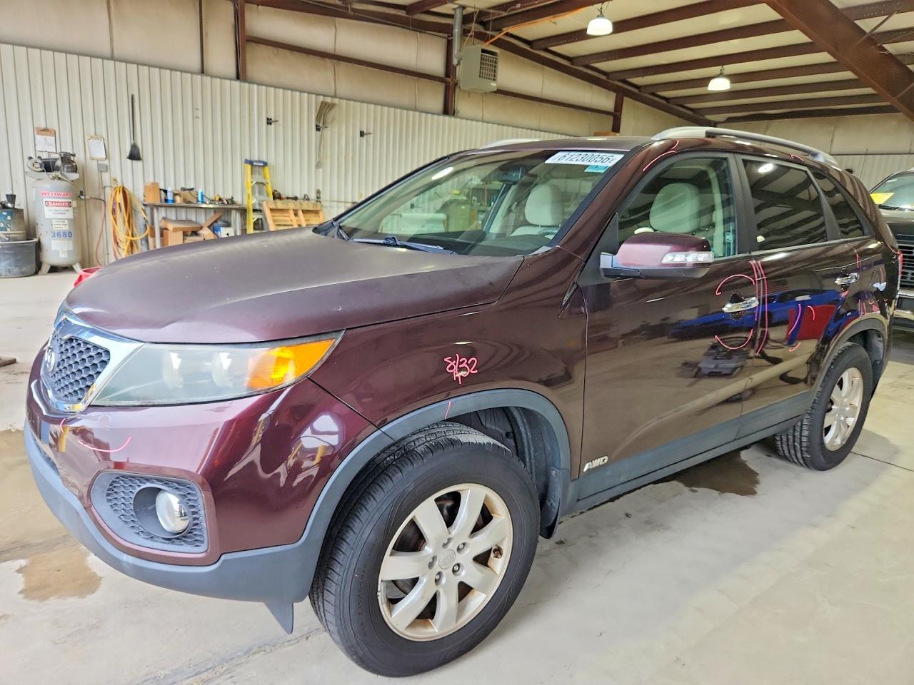 2011 Kia Sorento Lx Burgundy vin: 5XYKTCA19BG060011