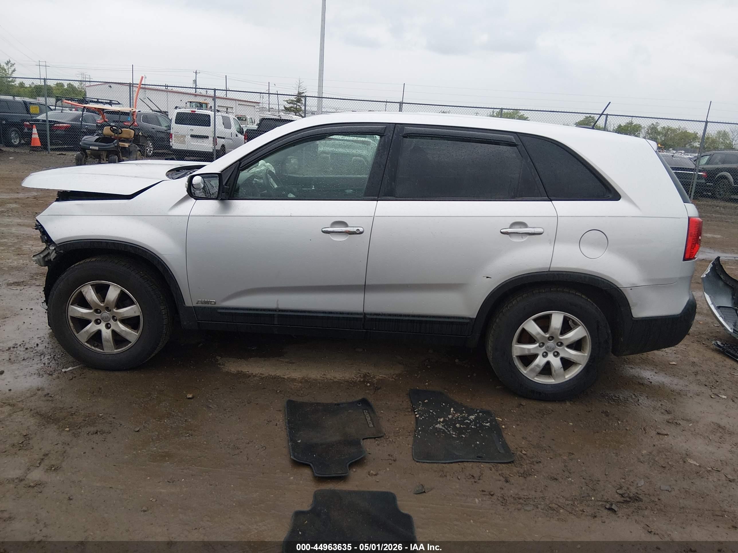 2012 Kia Sorento Lx Silver vin: 5XYKTCA60CG275547