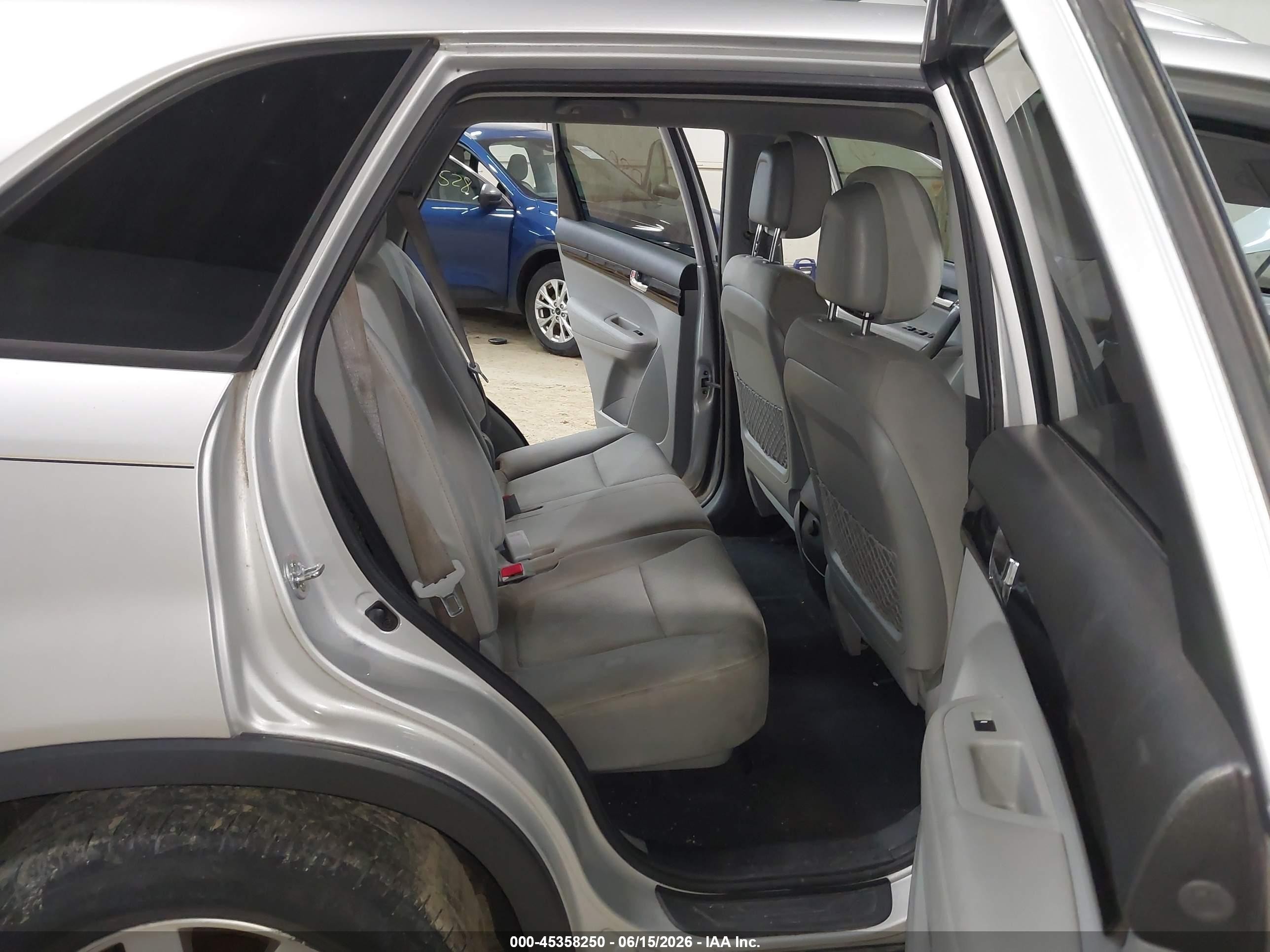 2012 Kia Sorento Lx Silver vin: 5XYKTCA60CG279551
