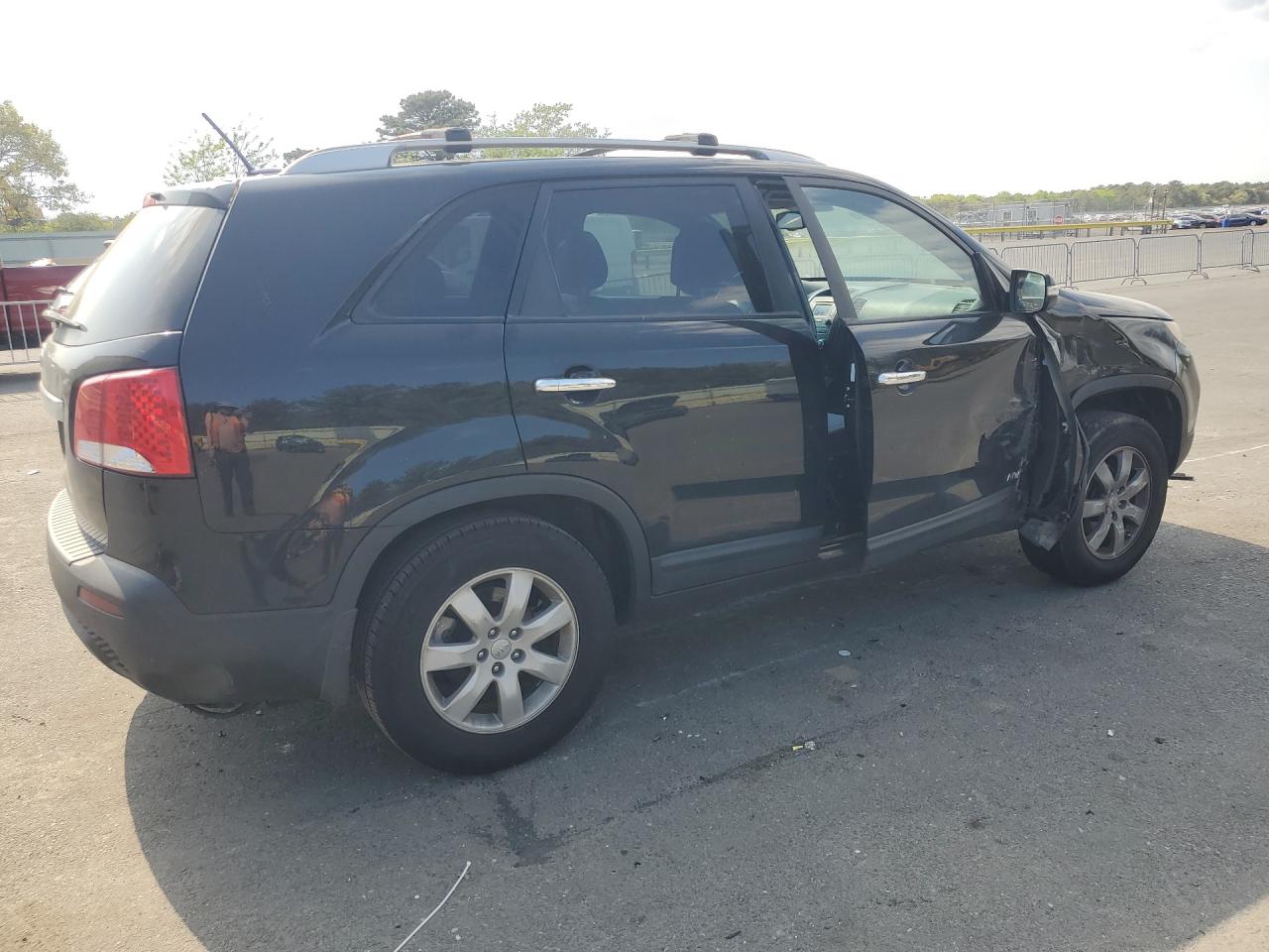 2013 Kia Sorento Lx Black vin: 5XYKTCA60DG336915 Damage: Right Front Tire, Worn, Replacement Required