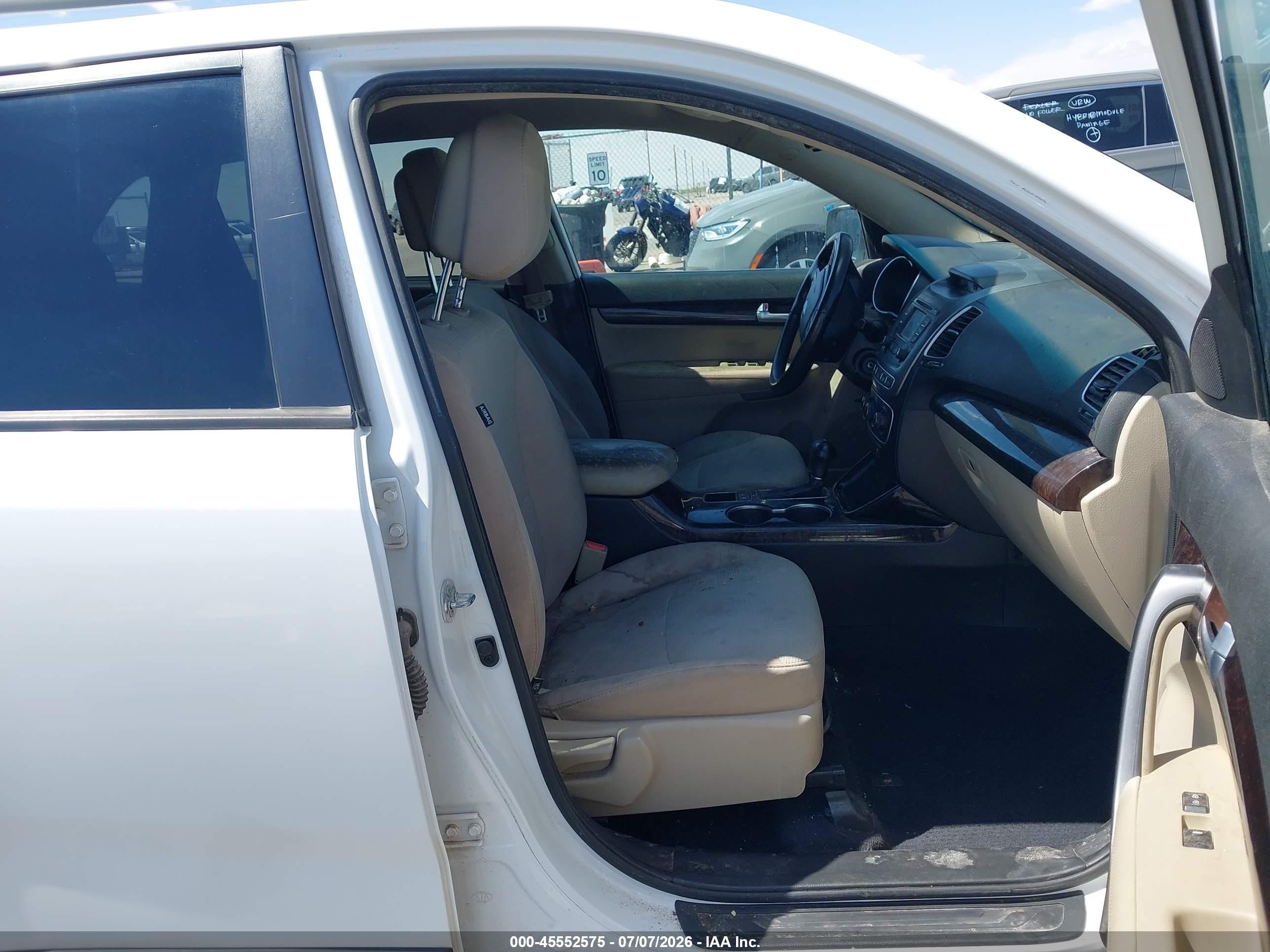 2014 Kia Sorento Lx White vin: 5XYKTCA60EG475752